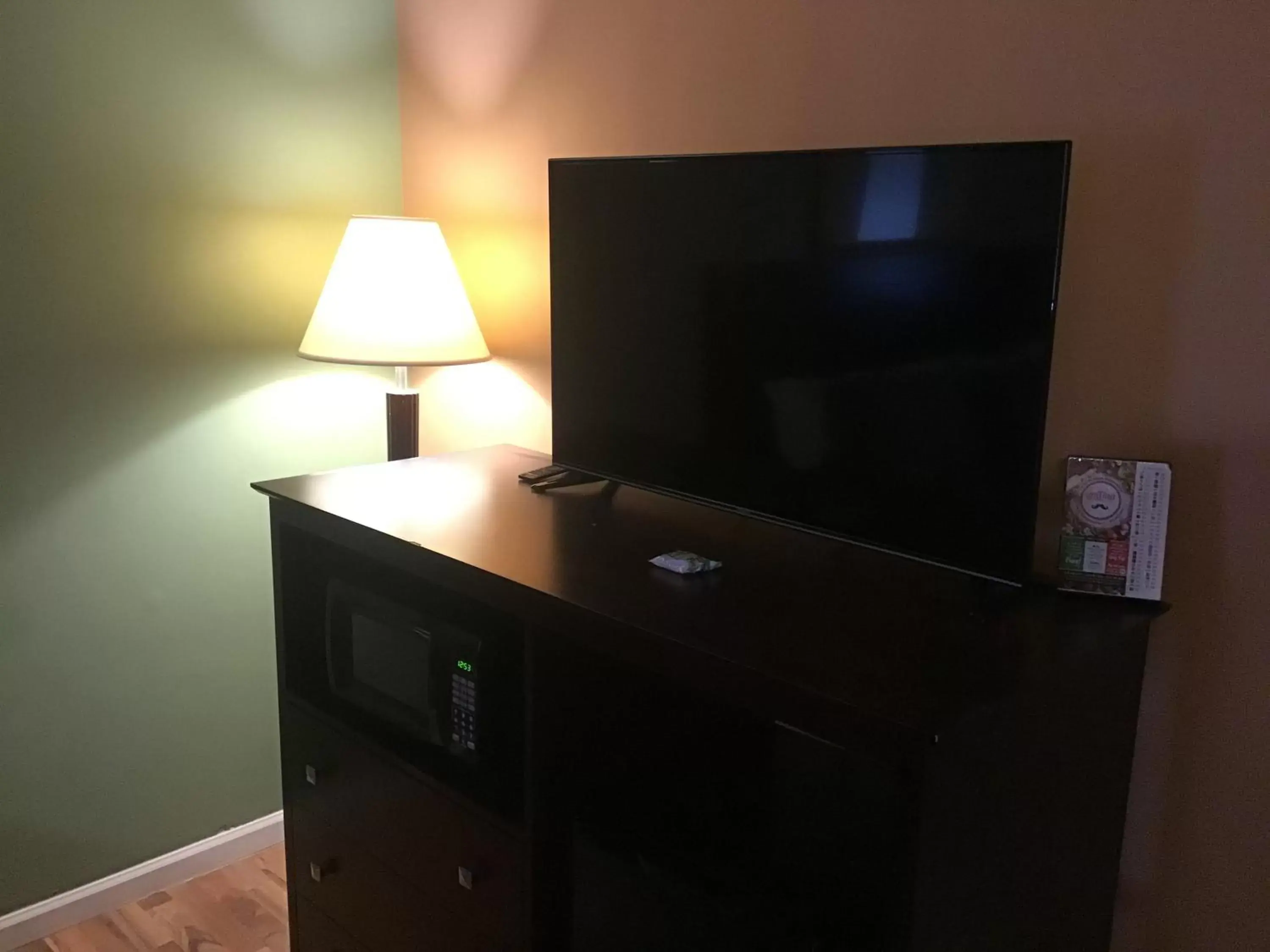TV and multimedia, TV/Entertainment Center in Bellevue Hotel and Suites