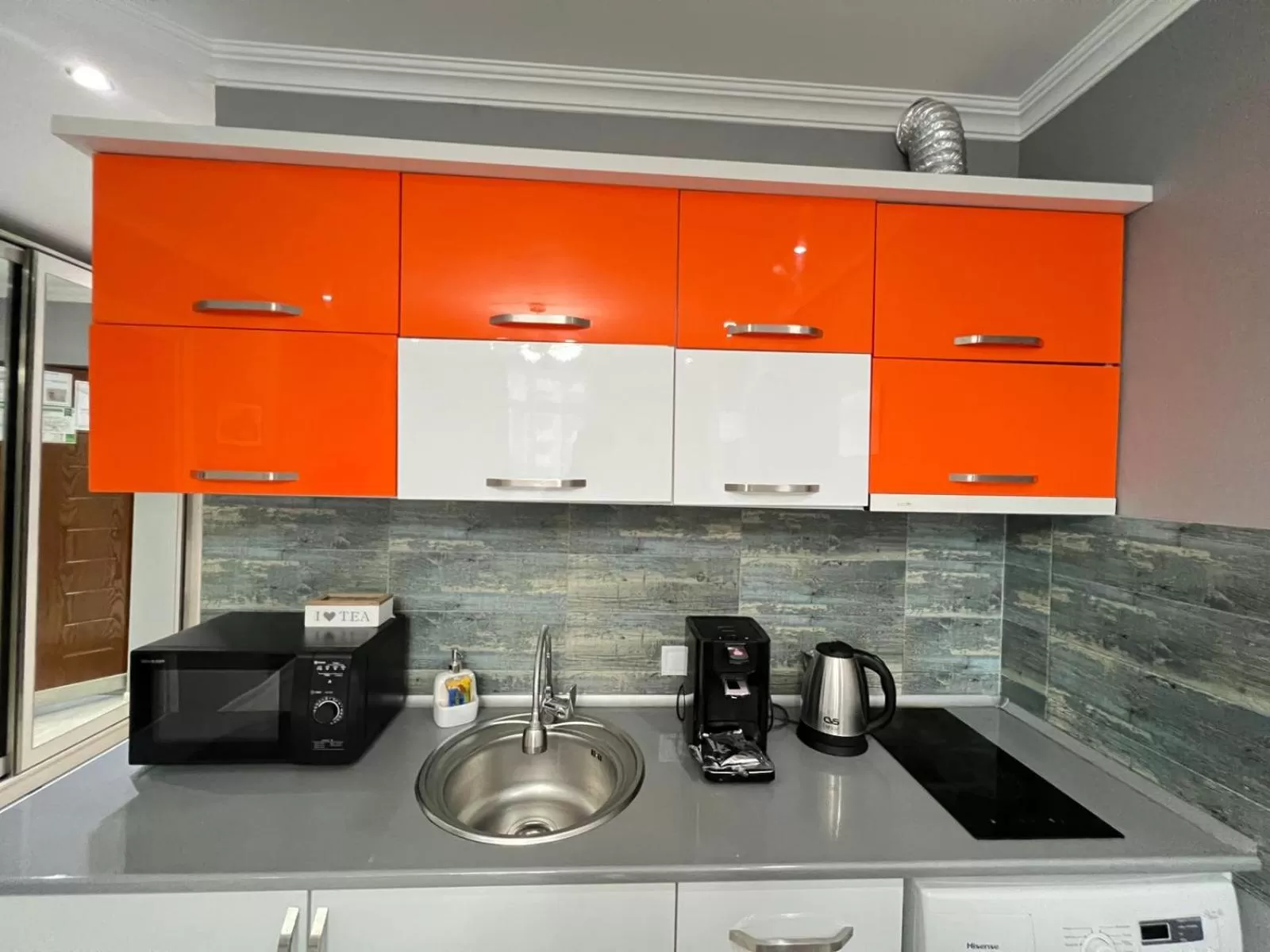 Coffee/tea facilities, Kitchen/Kitchenette in Holiday Lux Sea Towers Batumi
