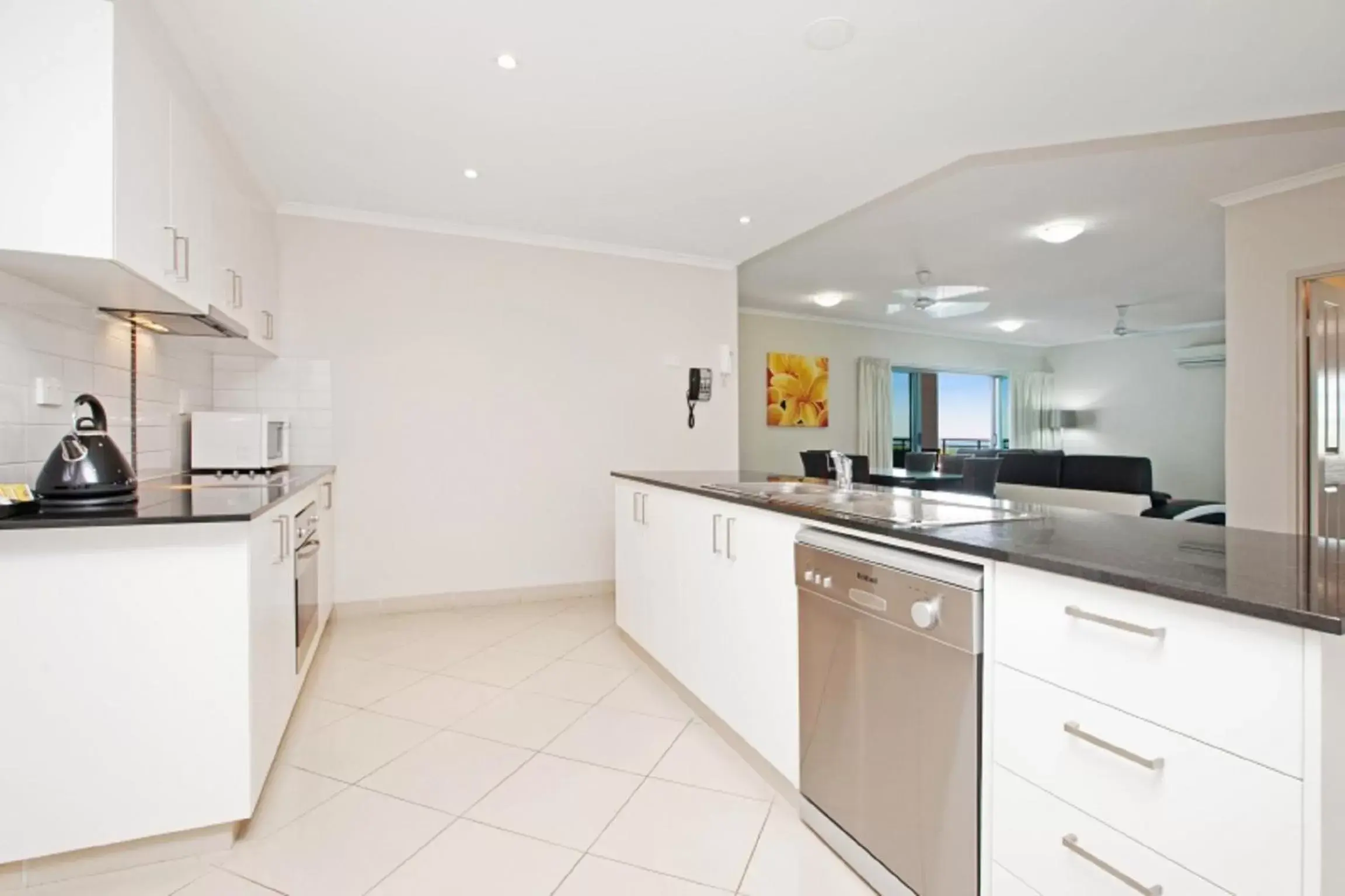 Kitchen or kitchenette, Kitchen/Kitchenette in Argus Apartments Darwin