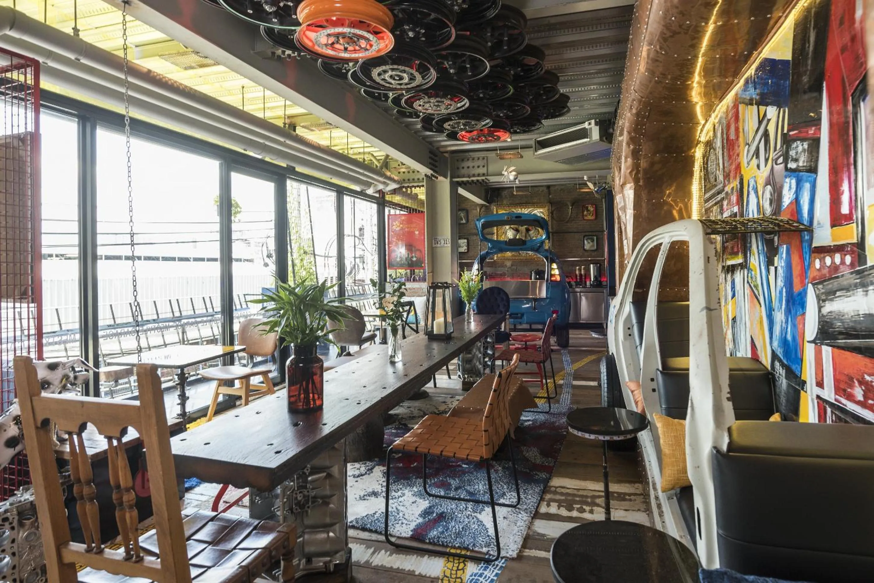 Dining area in MeStyle Garage Hotel