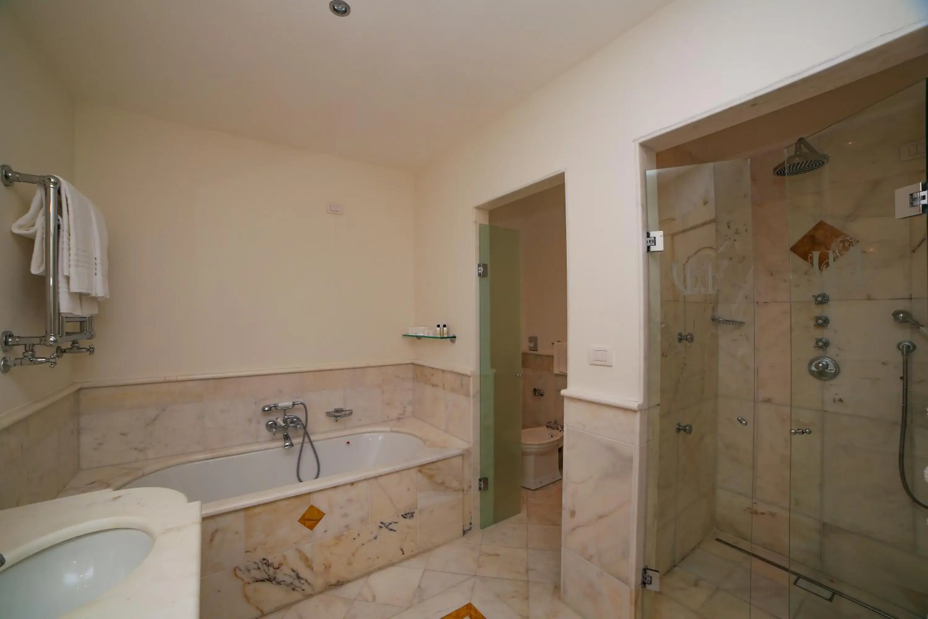 Shower, Bathroom in Hotel Villa Fraulo