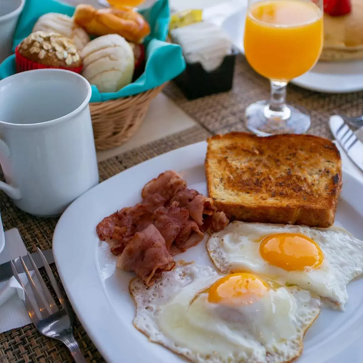 Kitchen or kitchenette, Breakfast in Pacific Palace Beach Tower Hotel