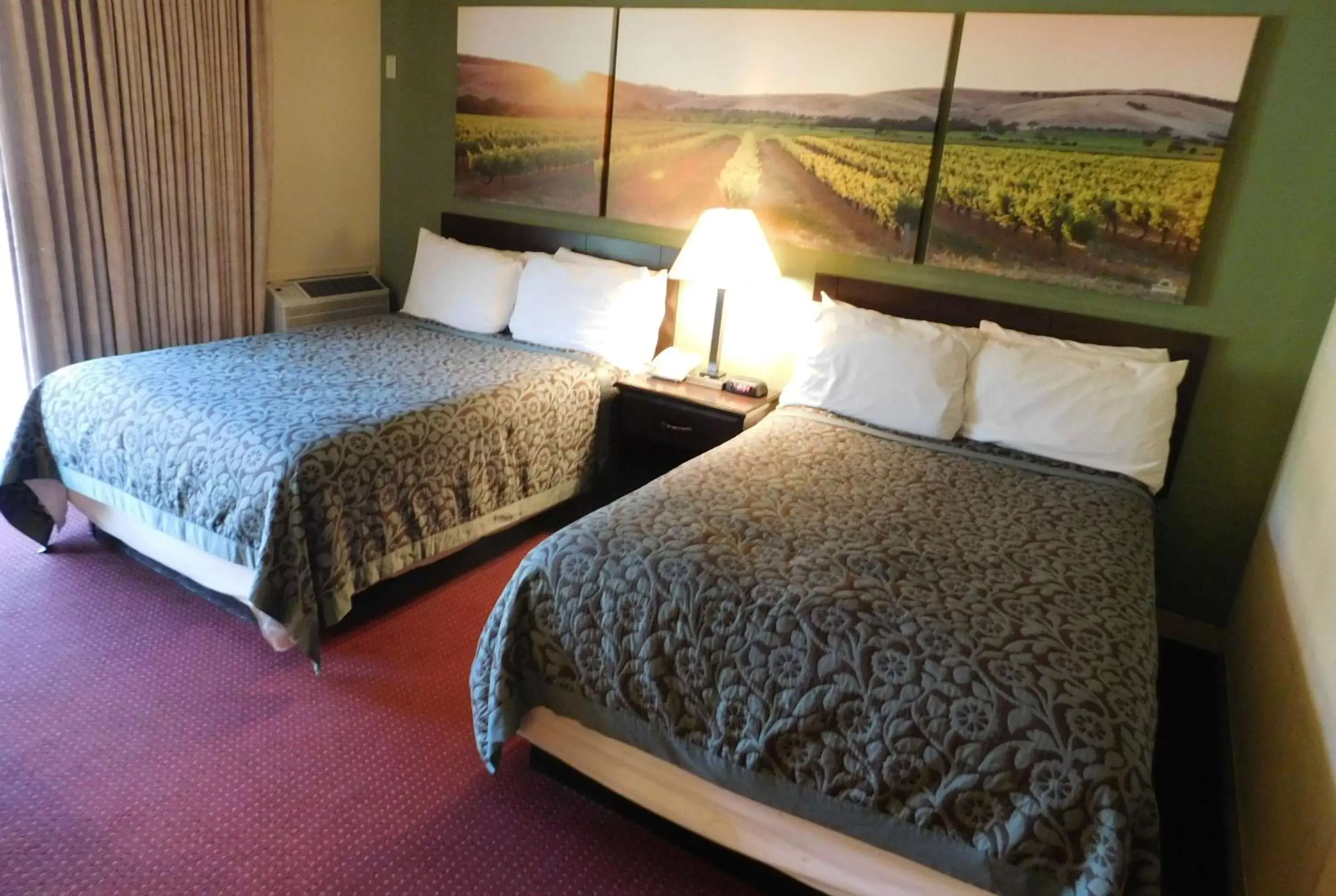 Photo of the whole room, Bed in Days Inn by Wyndham Novato/San Francisco