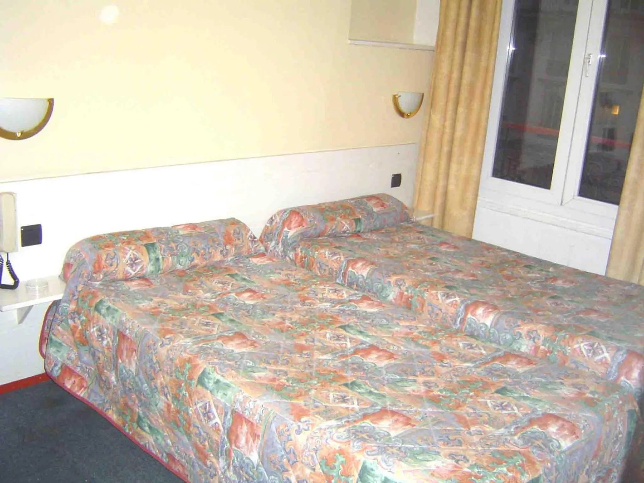 Bed in Hotel Ferney République