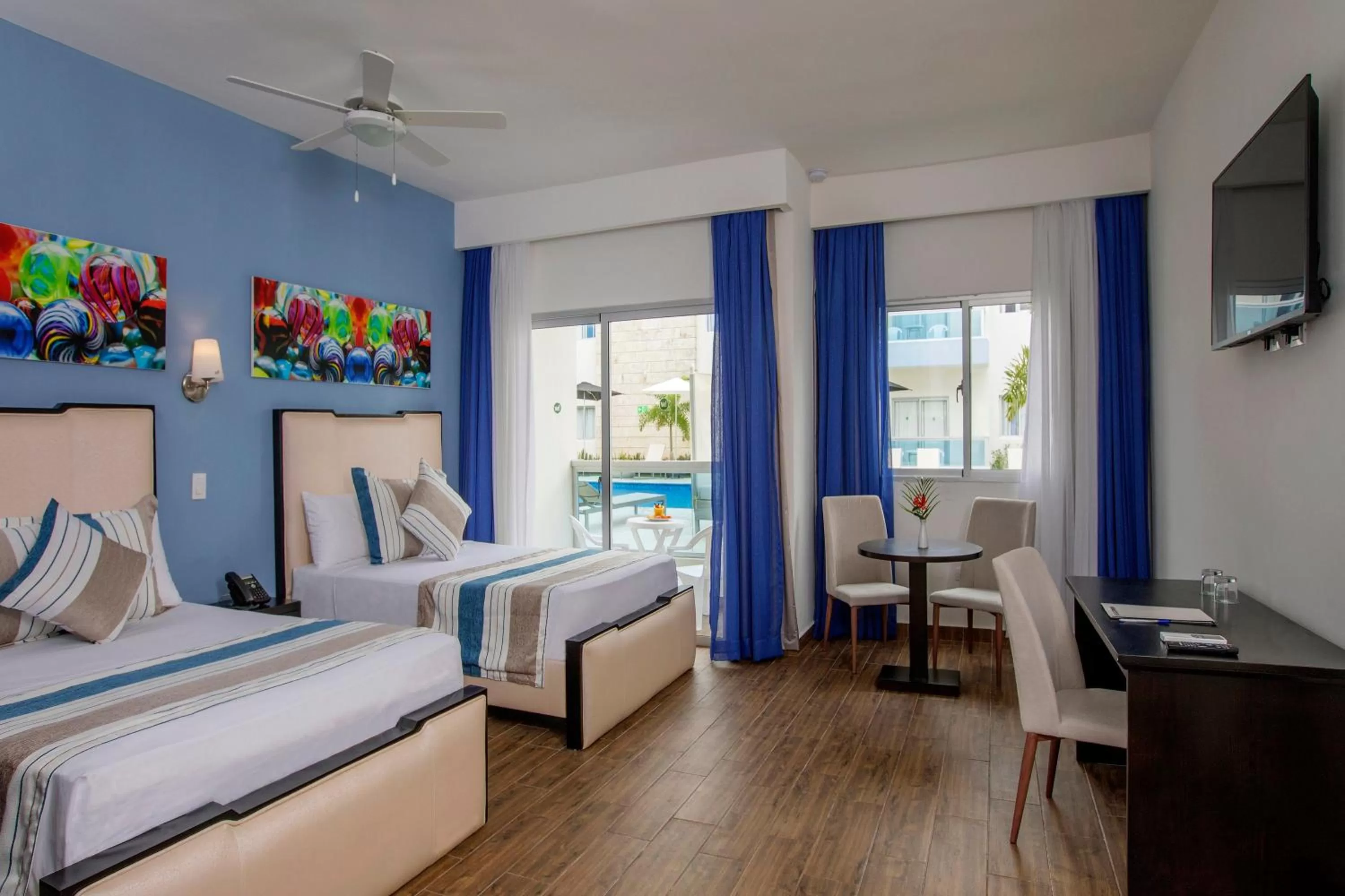 Toilet, Bed in Hotel whala!urban punta cana