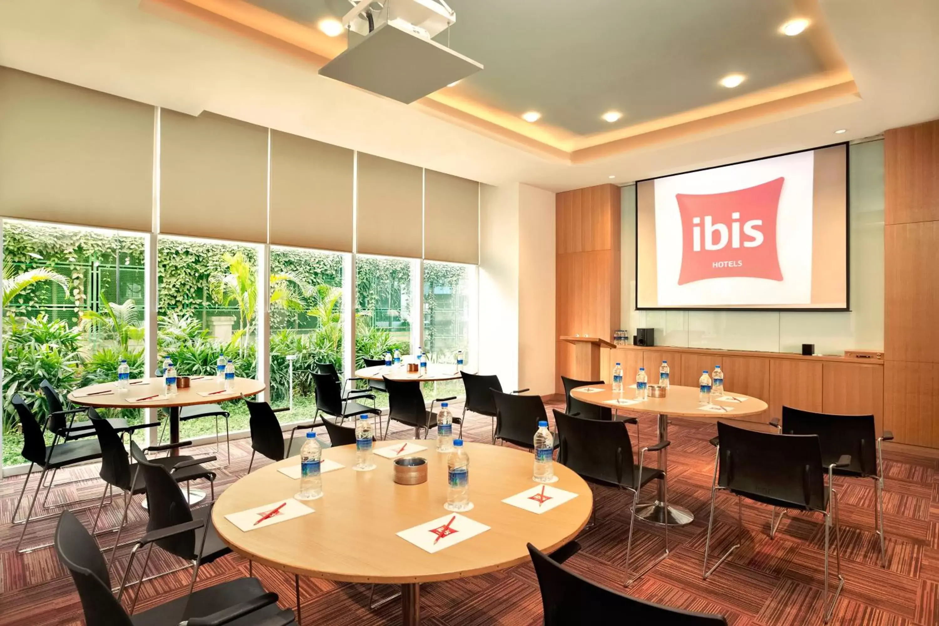 Meeting/conference room in ibis Navi Mumbai - An Accor Brand