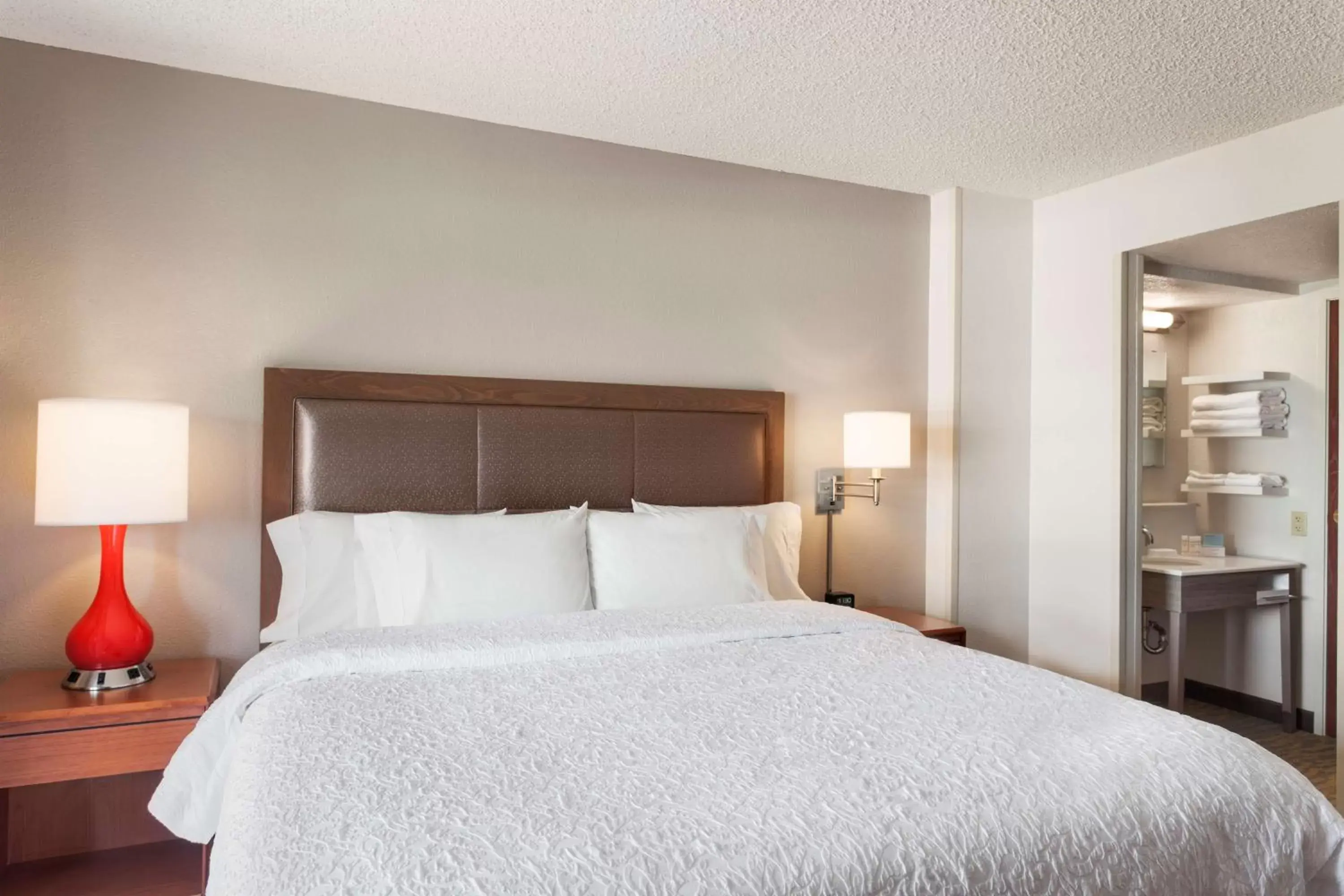 Bed in Hampton Inn & Suites Denver-Cherry Creek