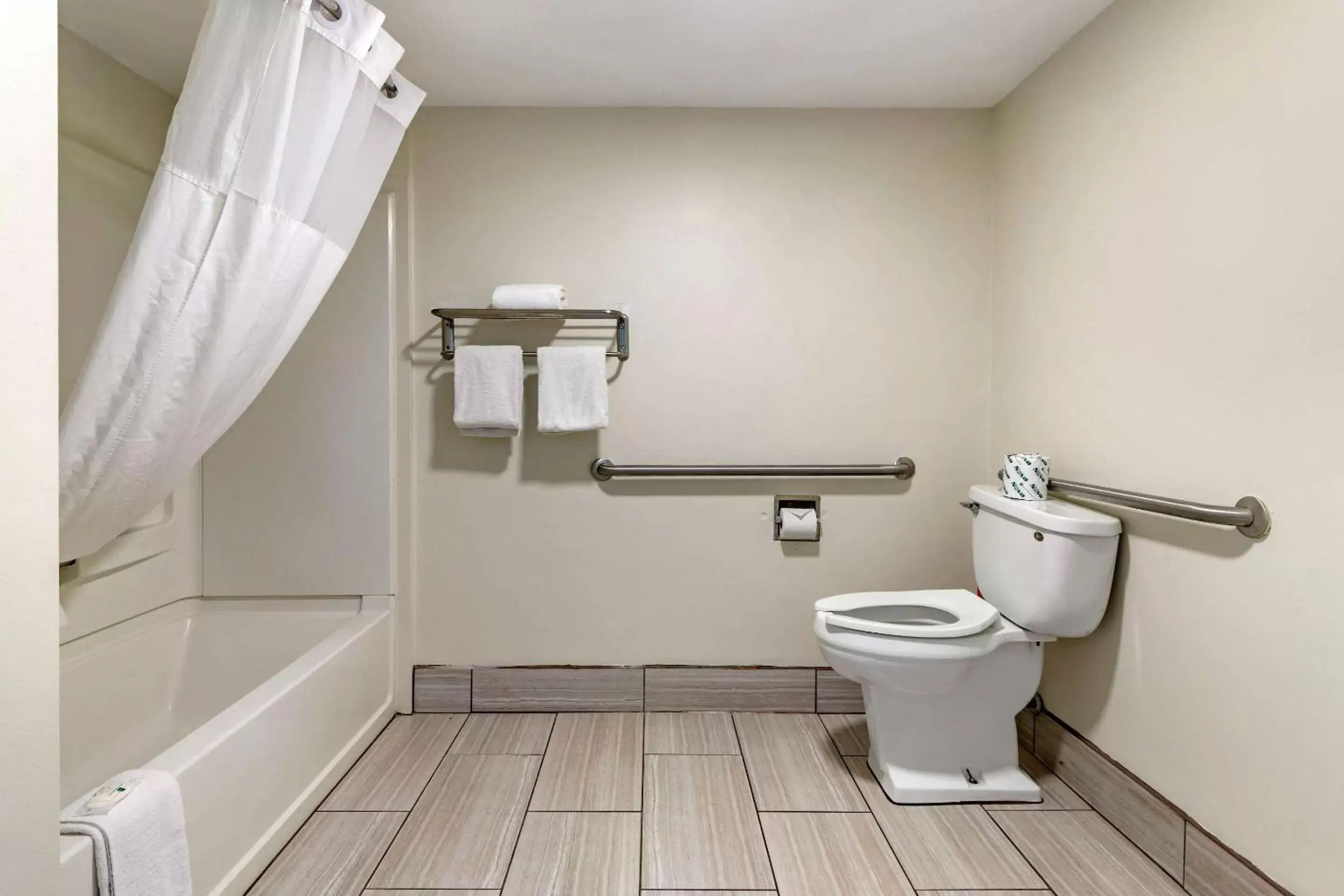 Bathroom in Quality Inn Brunswick