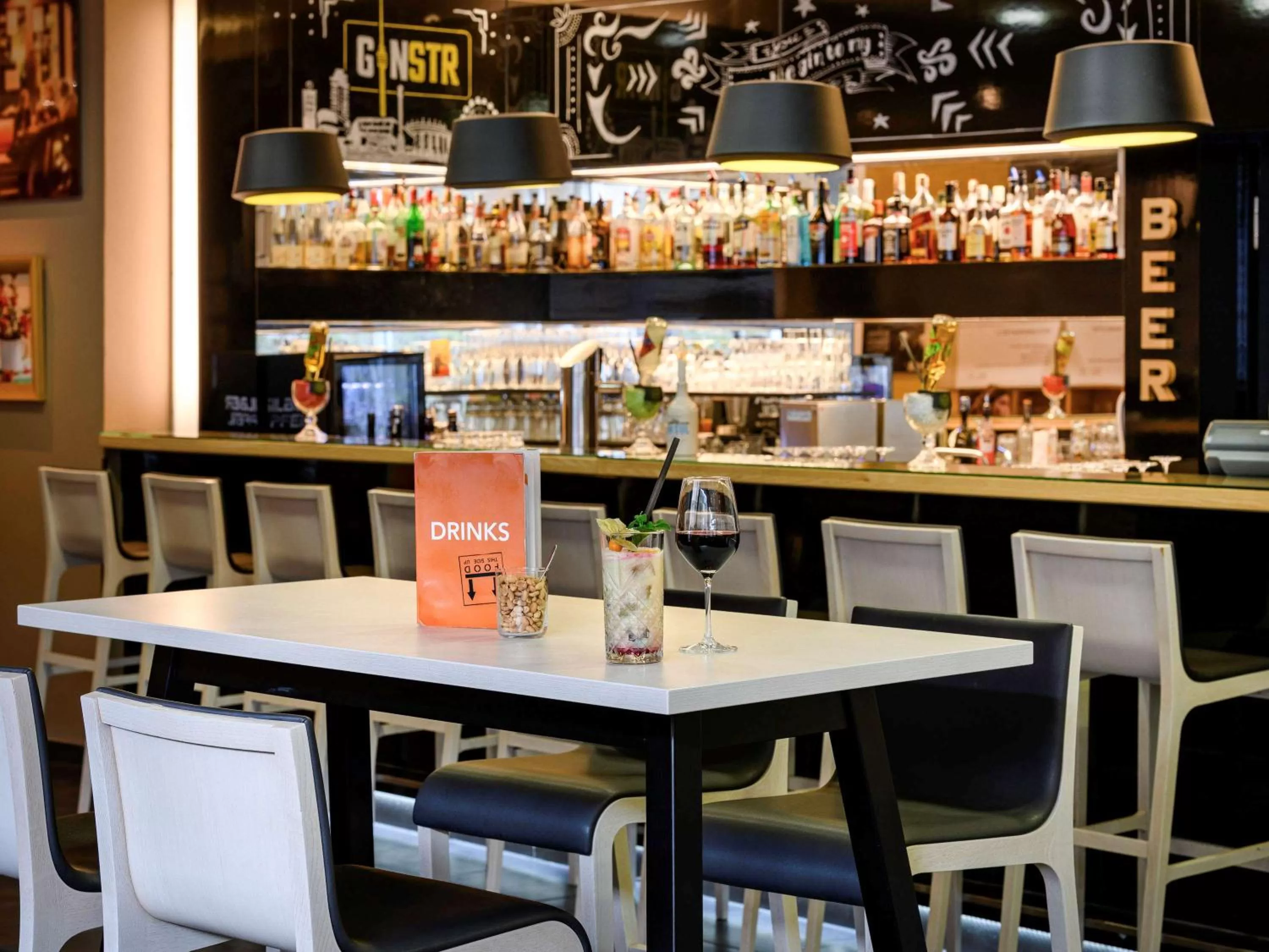 Lounge or bar, Restaurant/Places to Eat in Mercure Stuttgart City Center