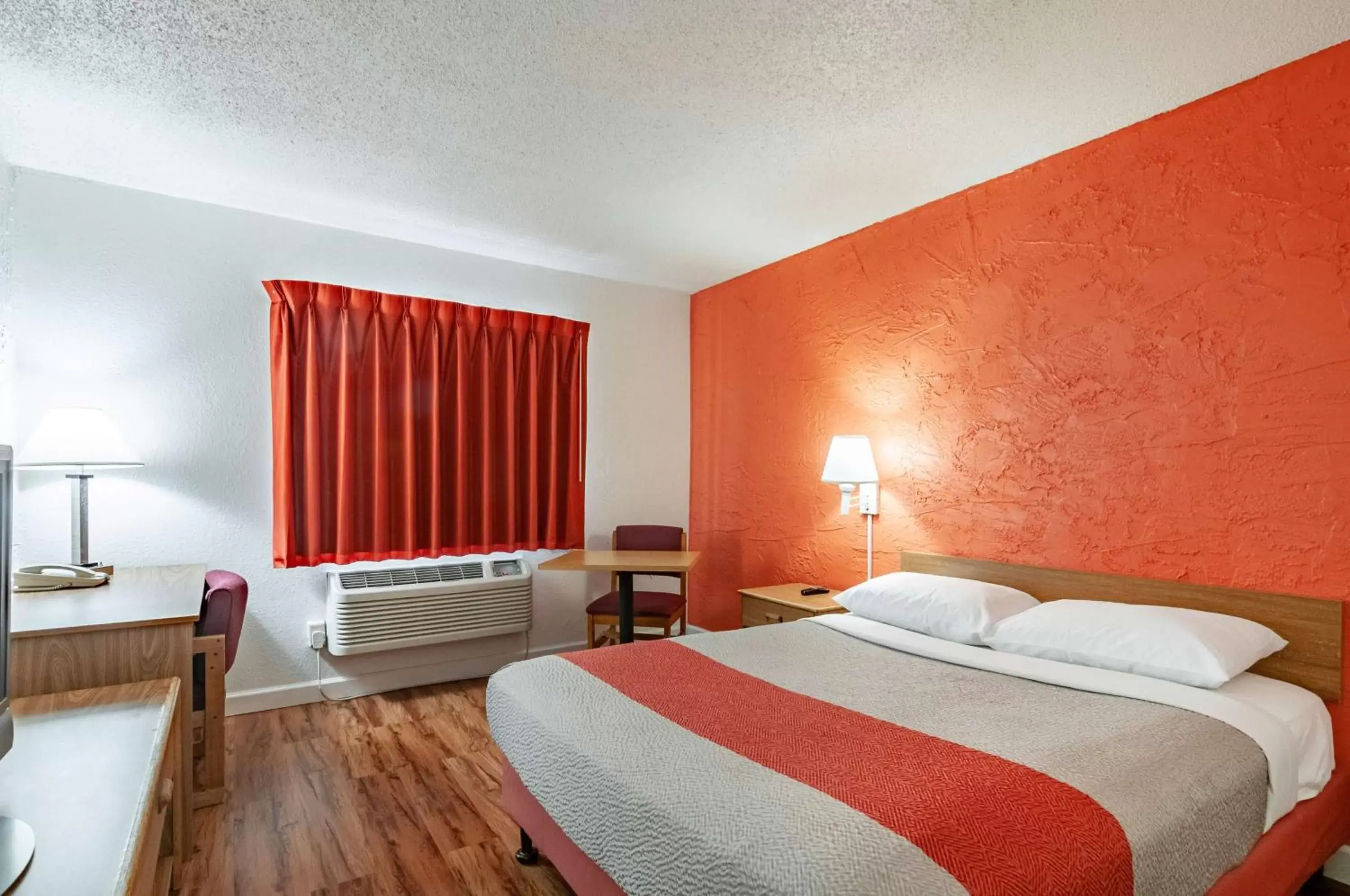 Bedroom, Bed in Motel 6-Naperville, IL