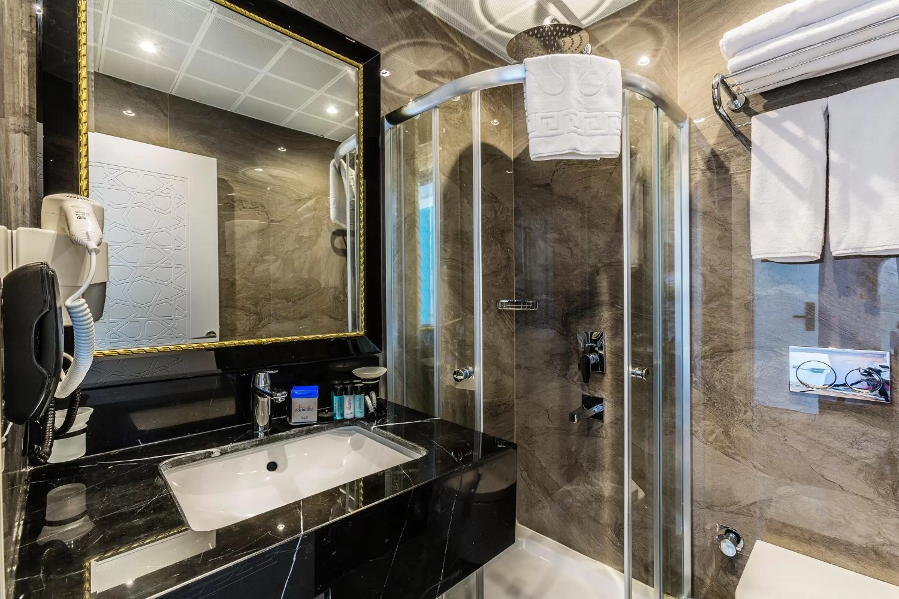Shower in Eastanbul Suites