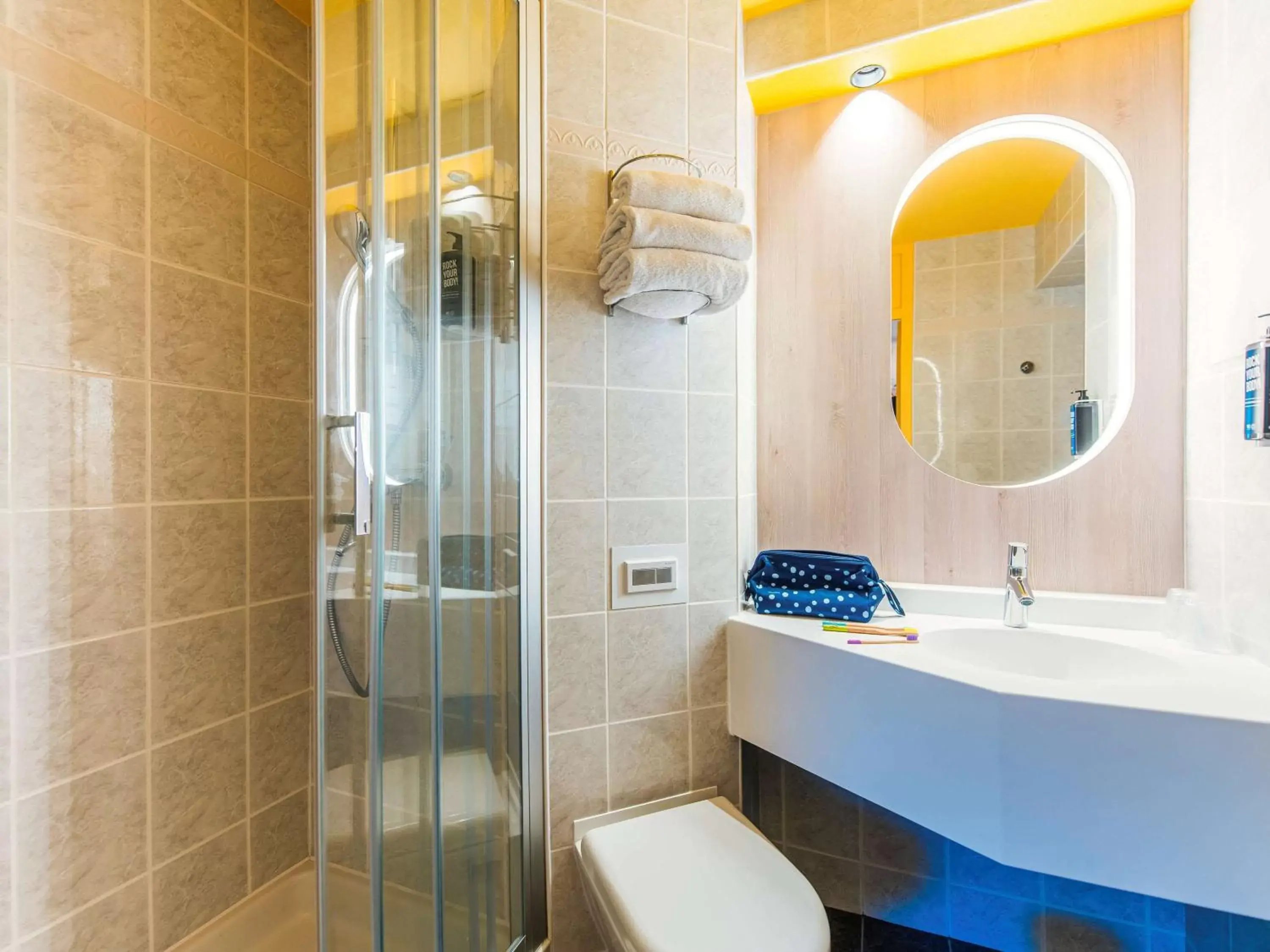 Photo of the whole room, Bathroom in ibis Styles Antibes