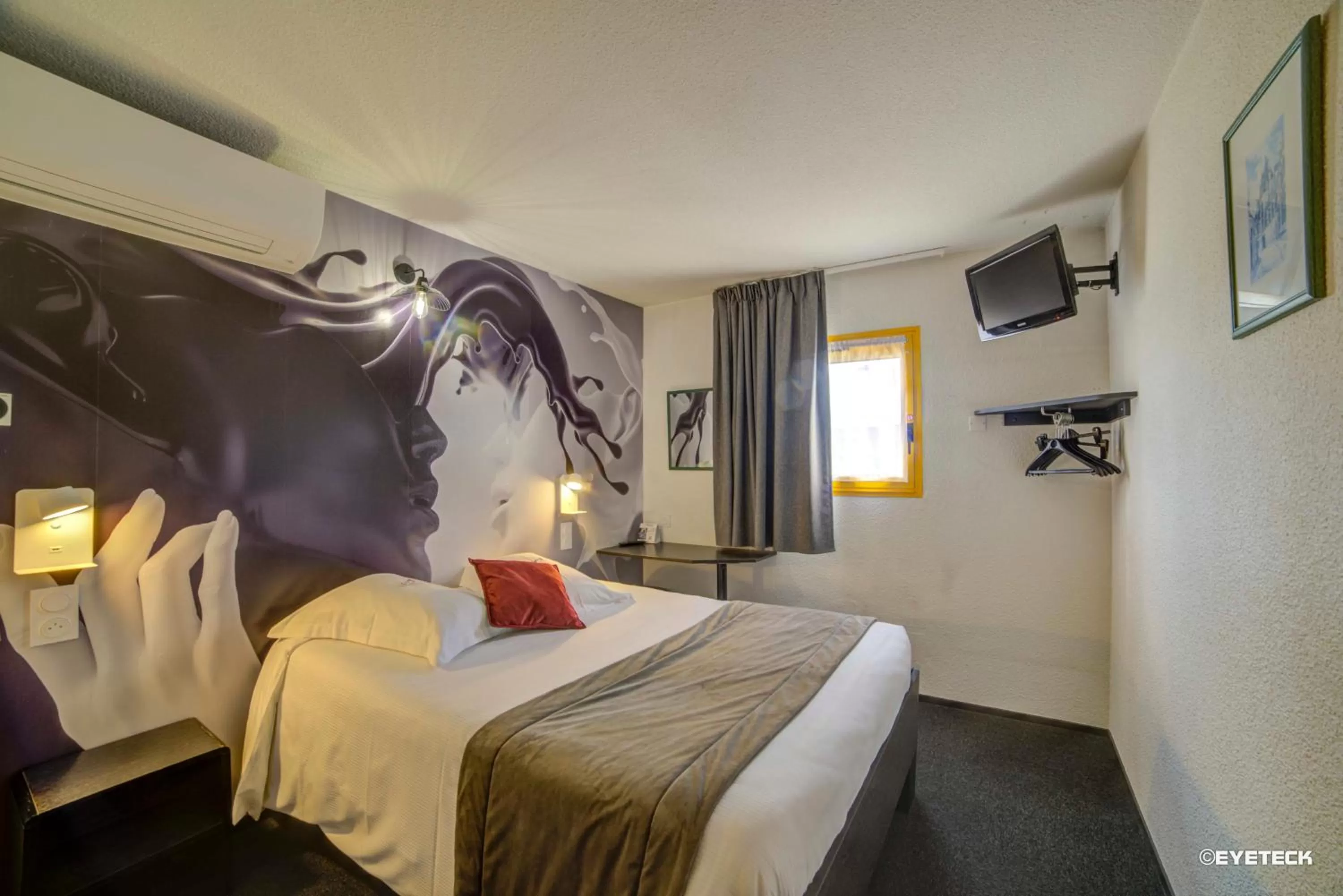 Bed in Hôtel The Originals Access, Bourges Nord Saint-Doulchard