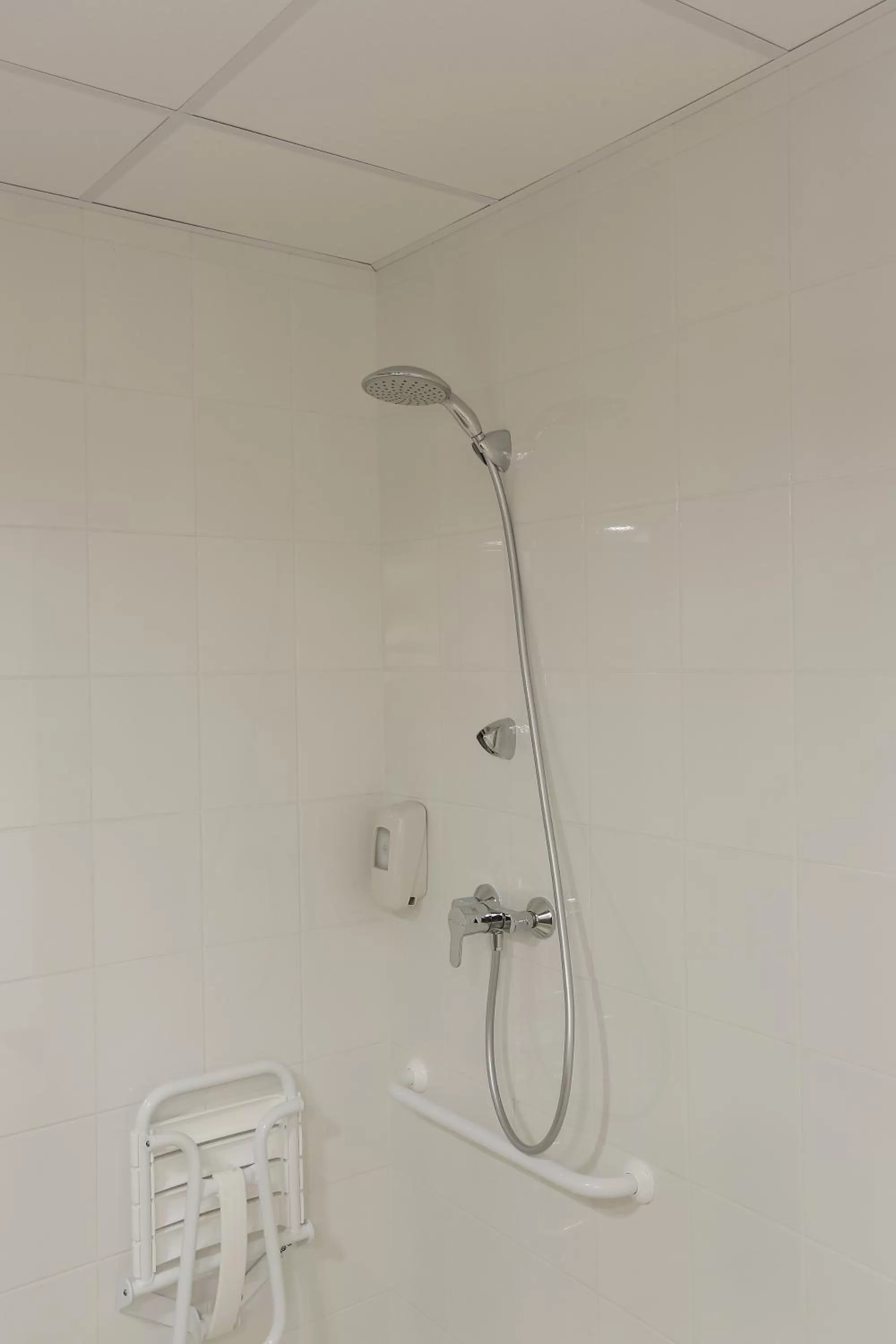 Shower in B&B HOTEL Gap