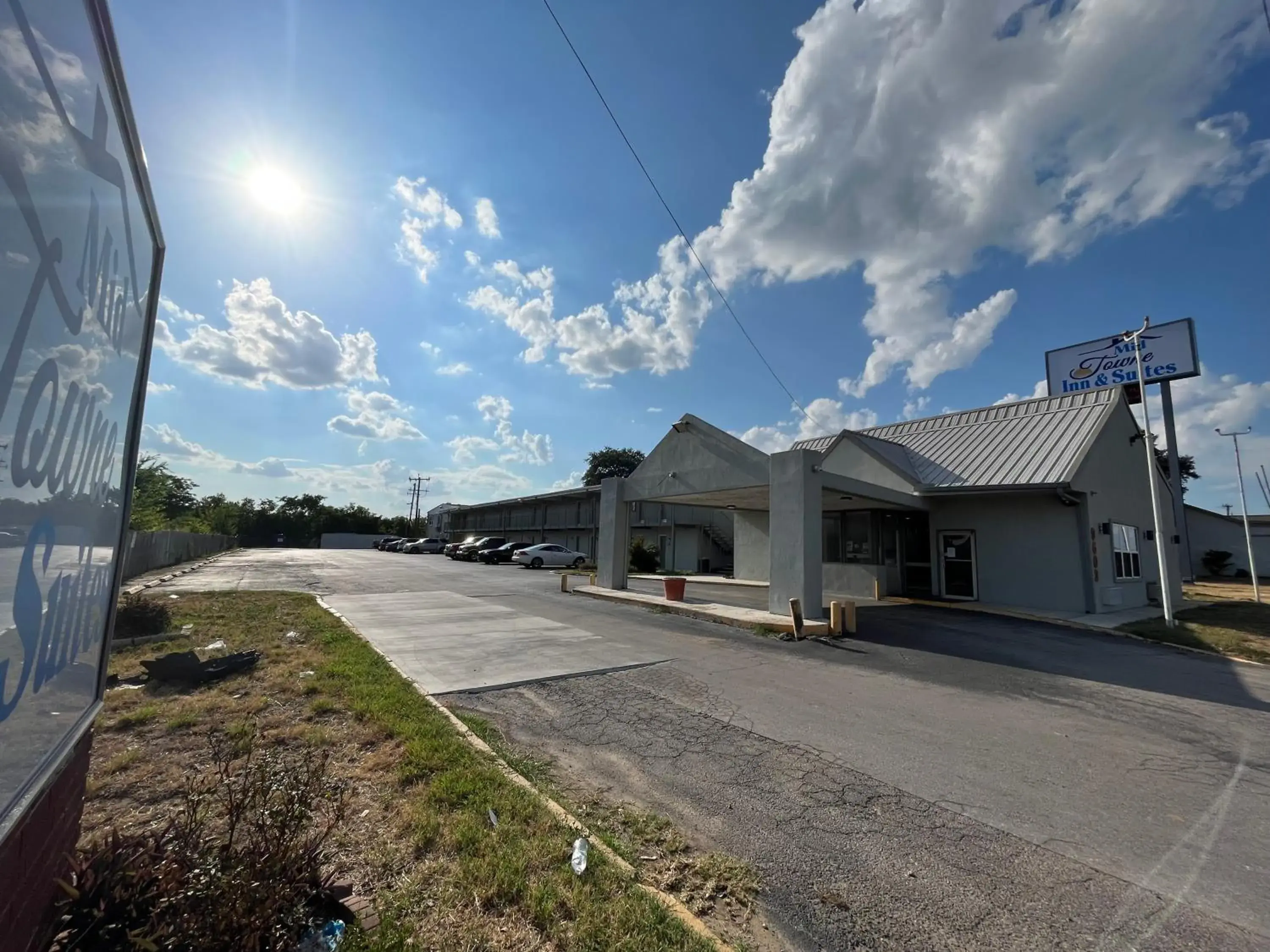 Property Building in Mid Towne Inn & Suites