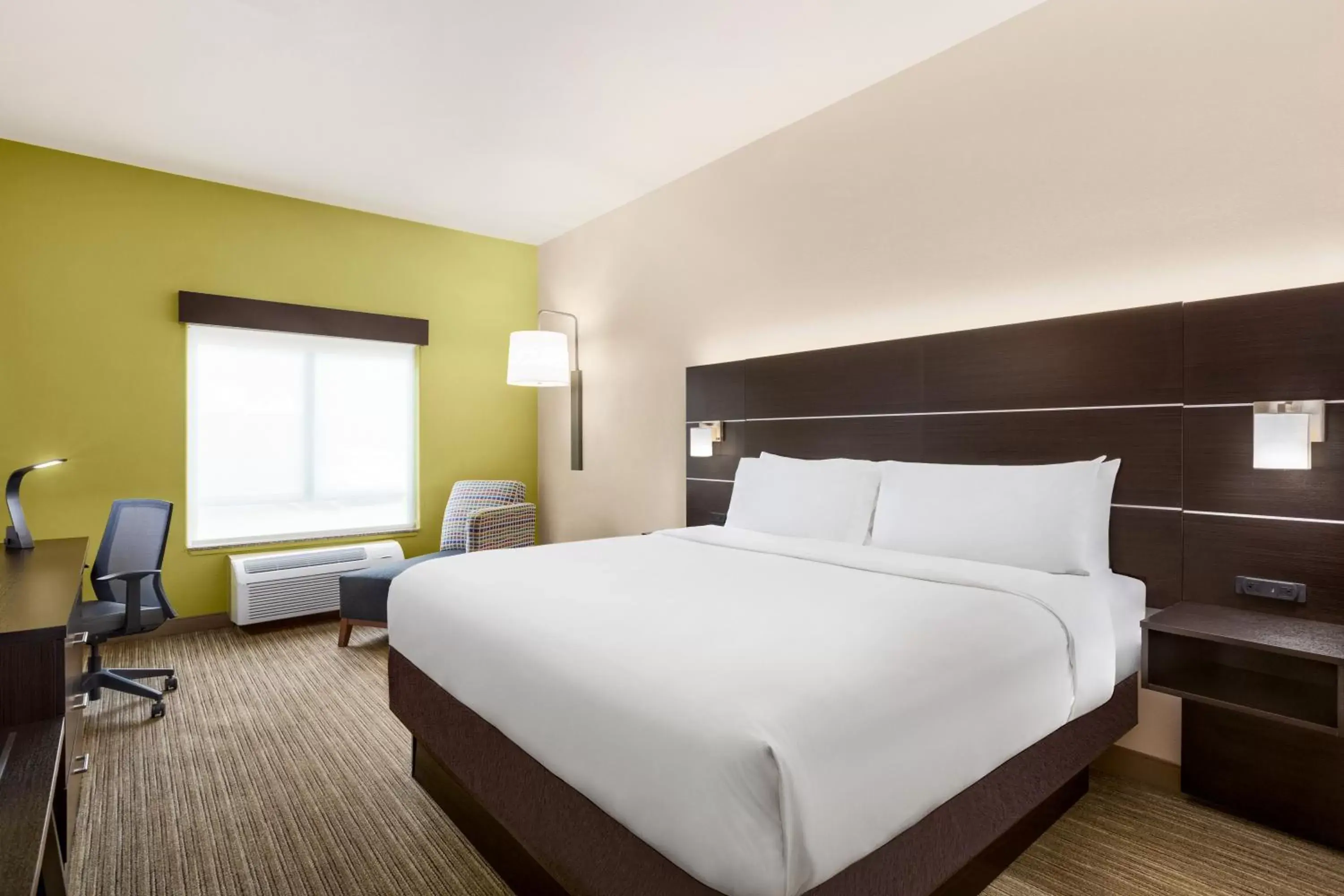 Bed in Holiday Inn Express Hotel & Suites San Antonio NW-Medical Area, an IHG Hotel