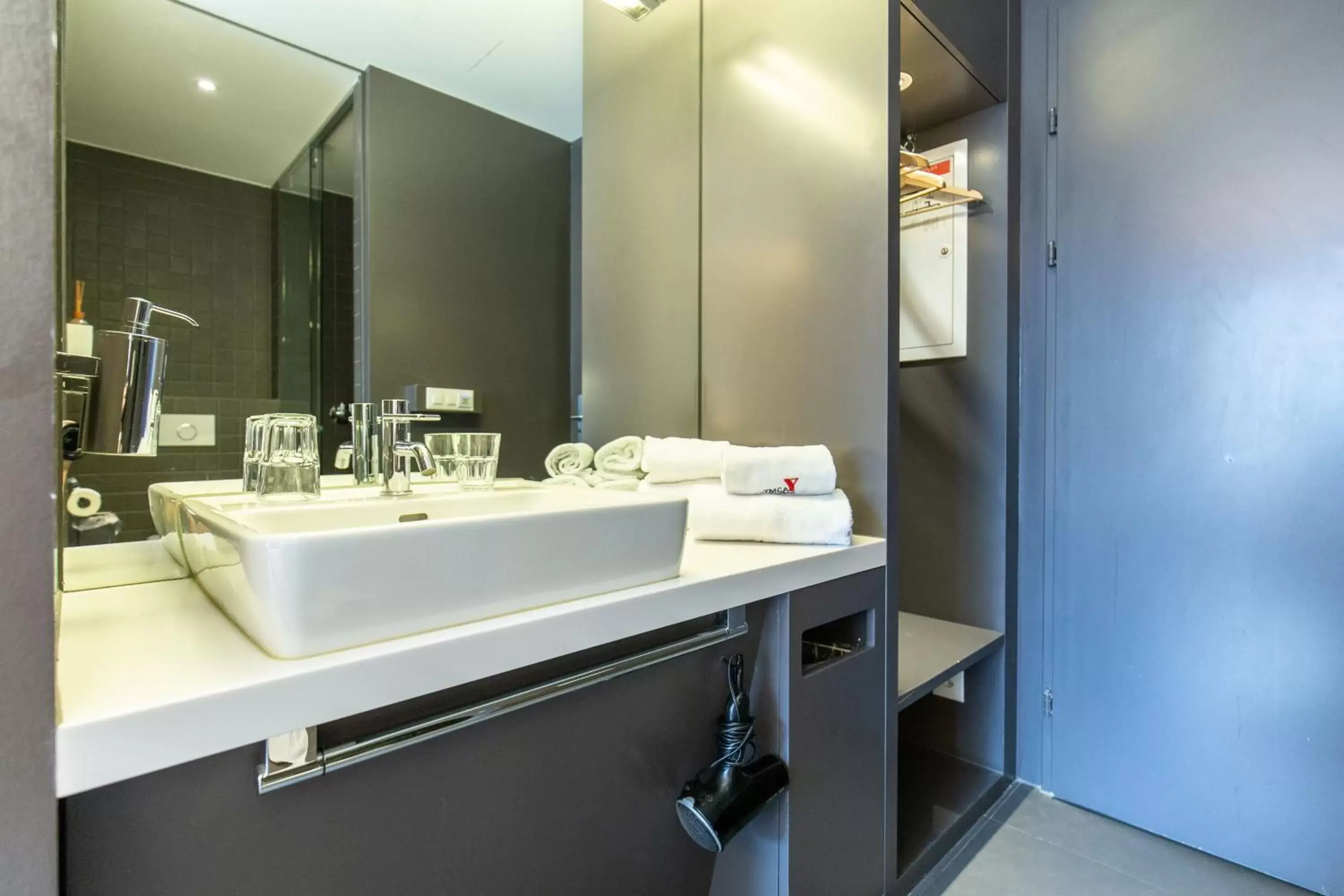 Bathroom in Hotel & Lounge by Hyve Basel SBB