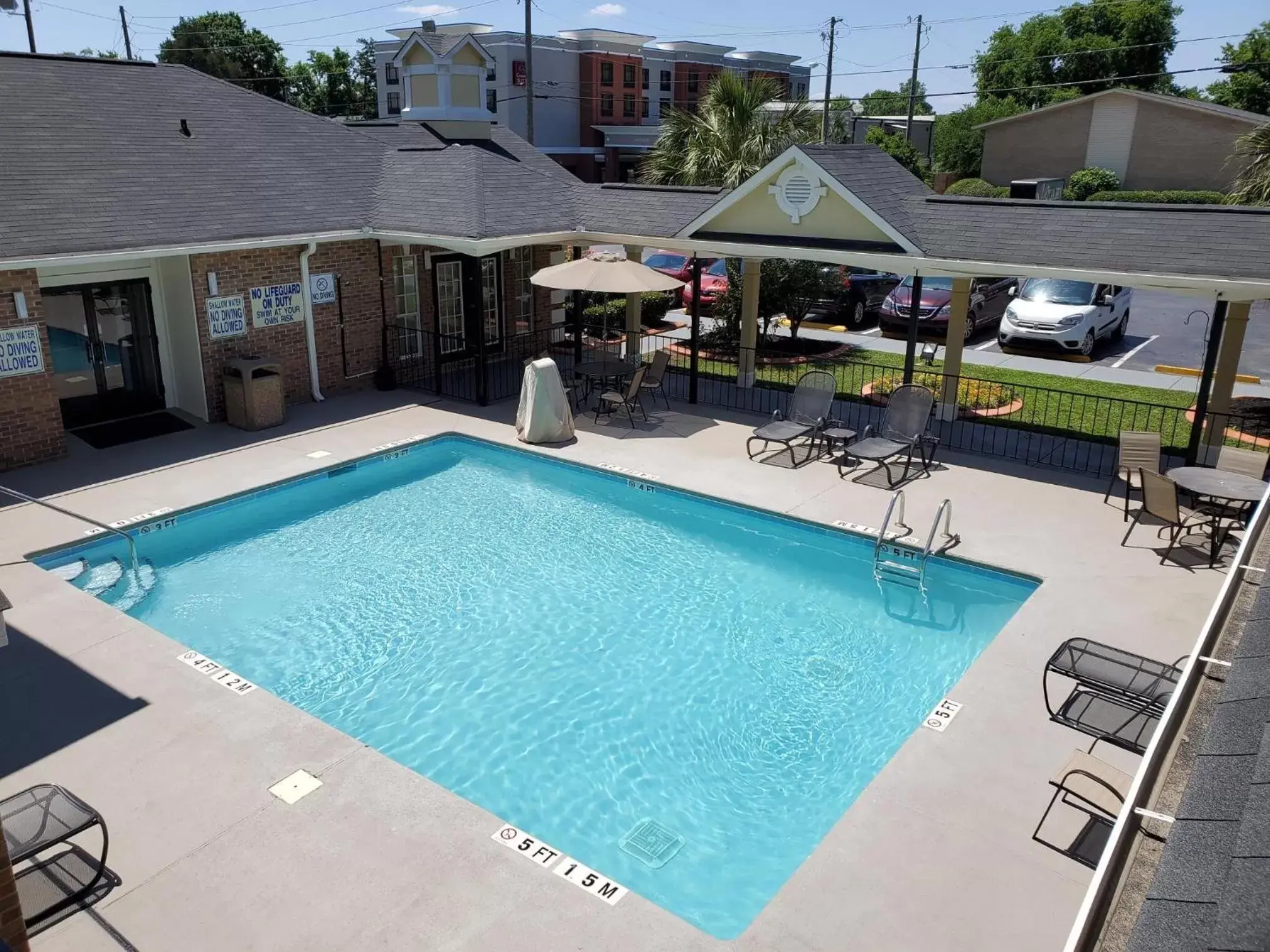 Swimming pool in Quality Inn & Suites Lexington Swimming pool in Quality Inn & Suites Lexington