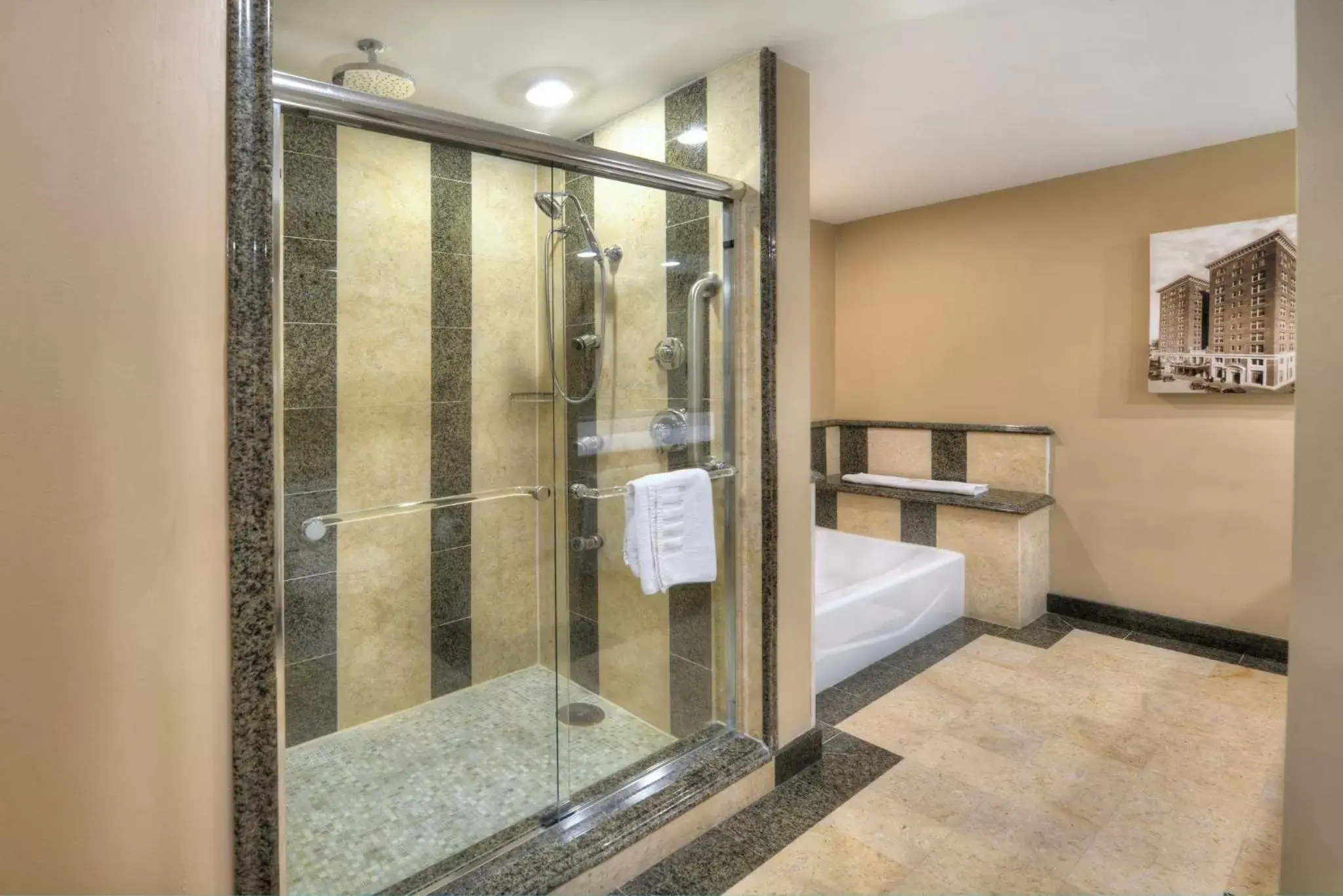 Bedroom, Bathroom in Crowne Plaza Hotel Orlando Downtown, an IHG Hotel