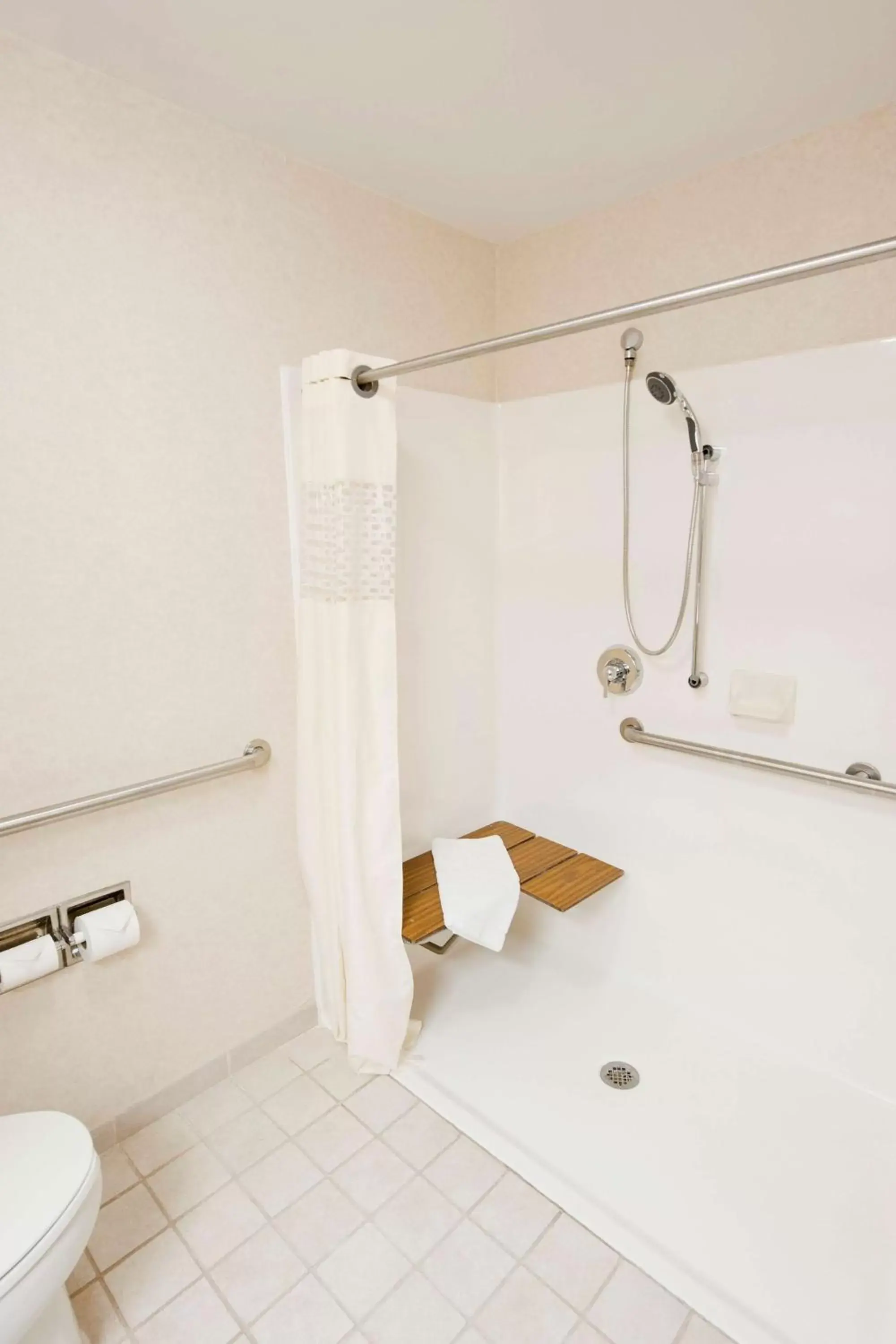 Bathroom in Hampton Inn & Suites St. Louis-Chesterfield