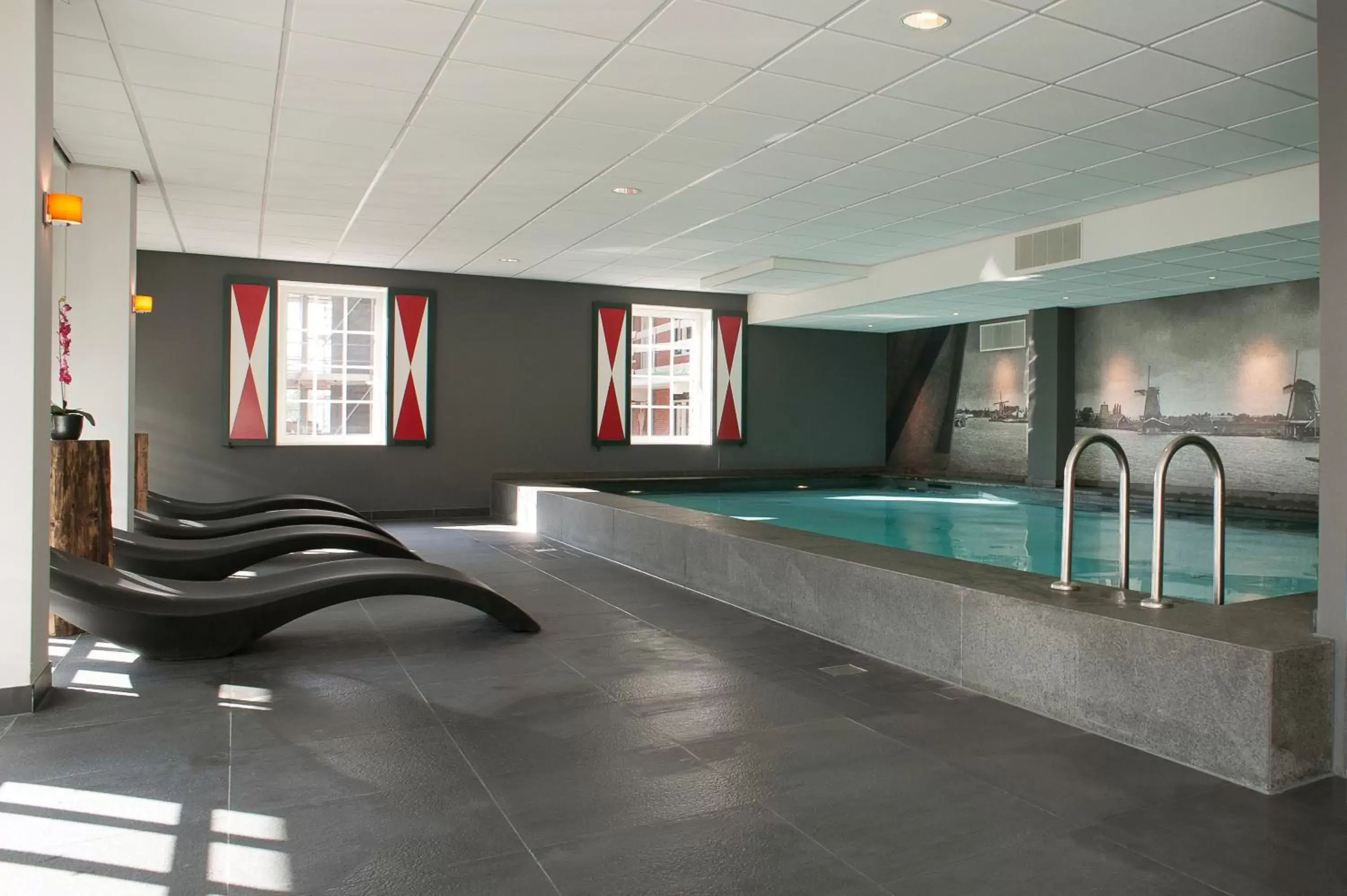 Swimming pool in Inntel Hotels Amsterdam Zaandam