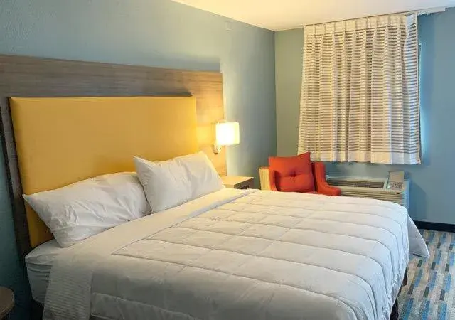 Bedroom, Bed in Budgetel Inn & Suites Memphis
