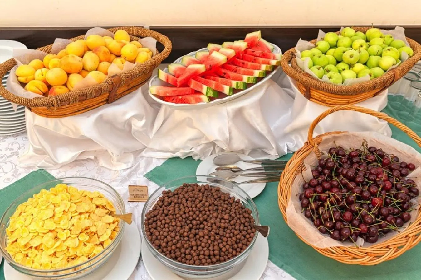 Buffet breakfast in Regineh Hotel