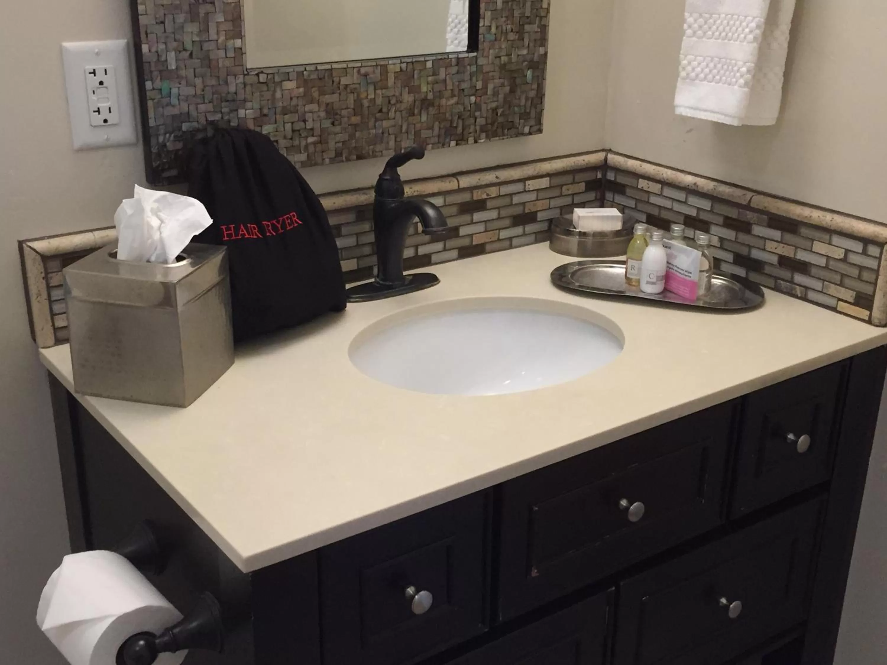 Bathroom in Beach Bungalow Inn and Suites