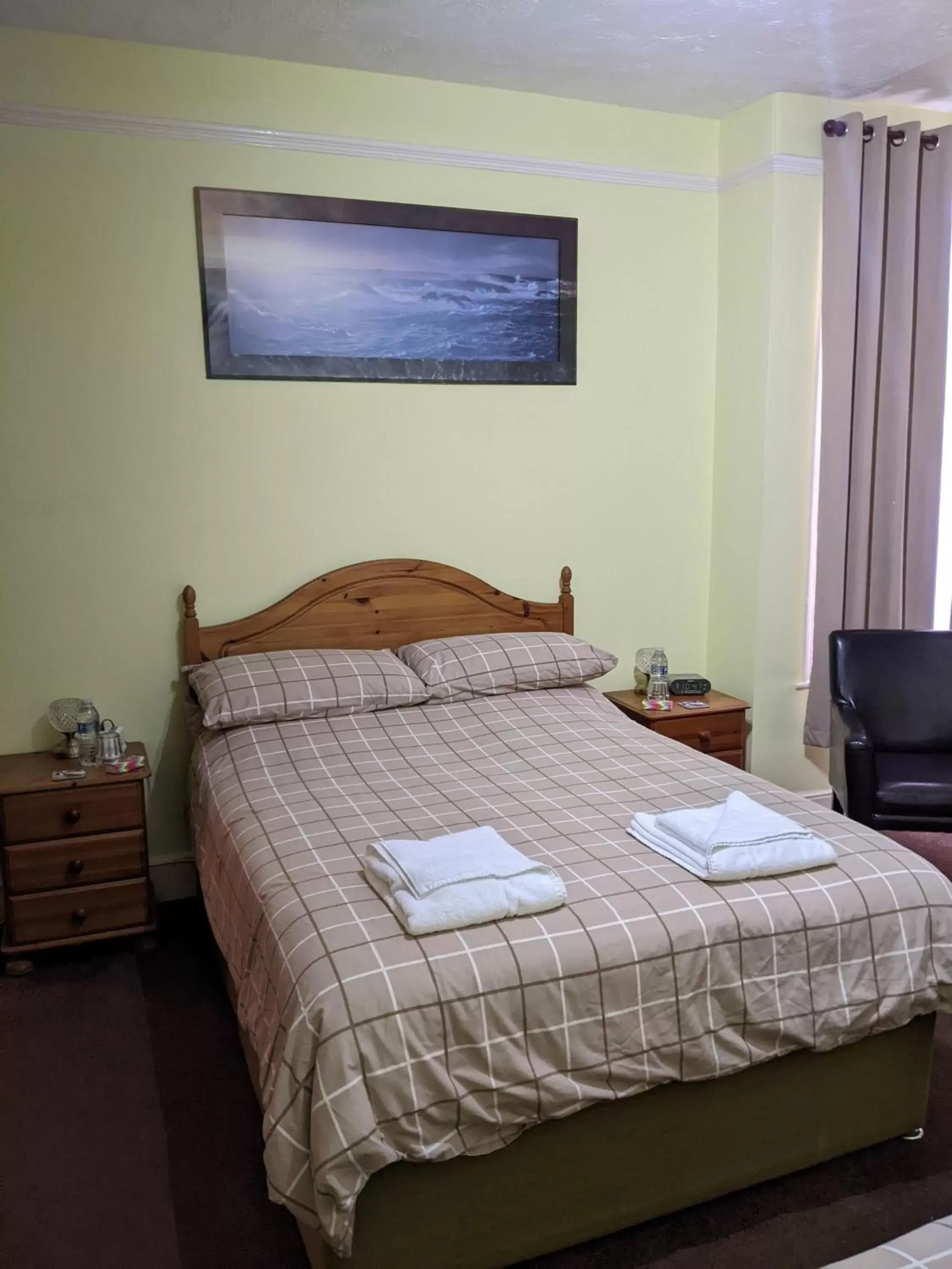 Bed in Kingswinford Guest House