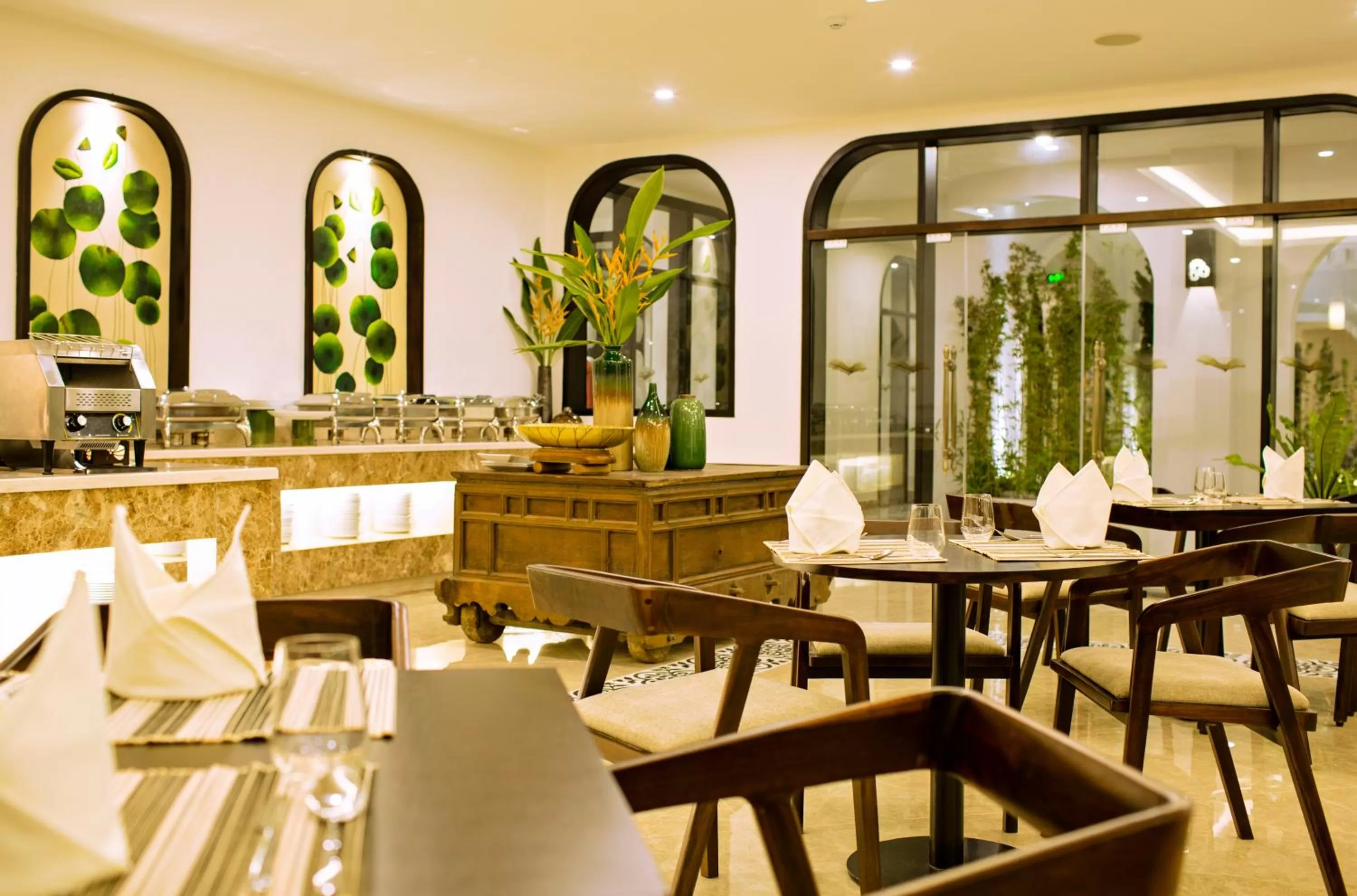 Restaurant/places to eat in Lasenta Boutique Hotel Hoian