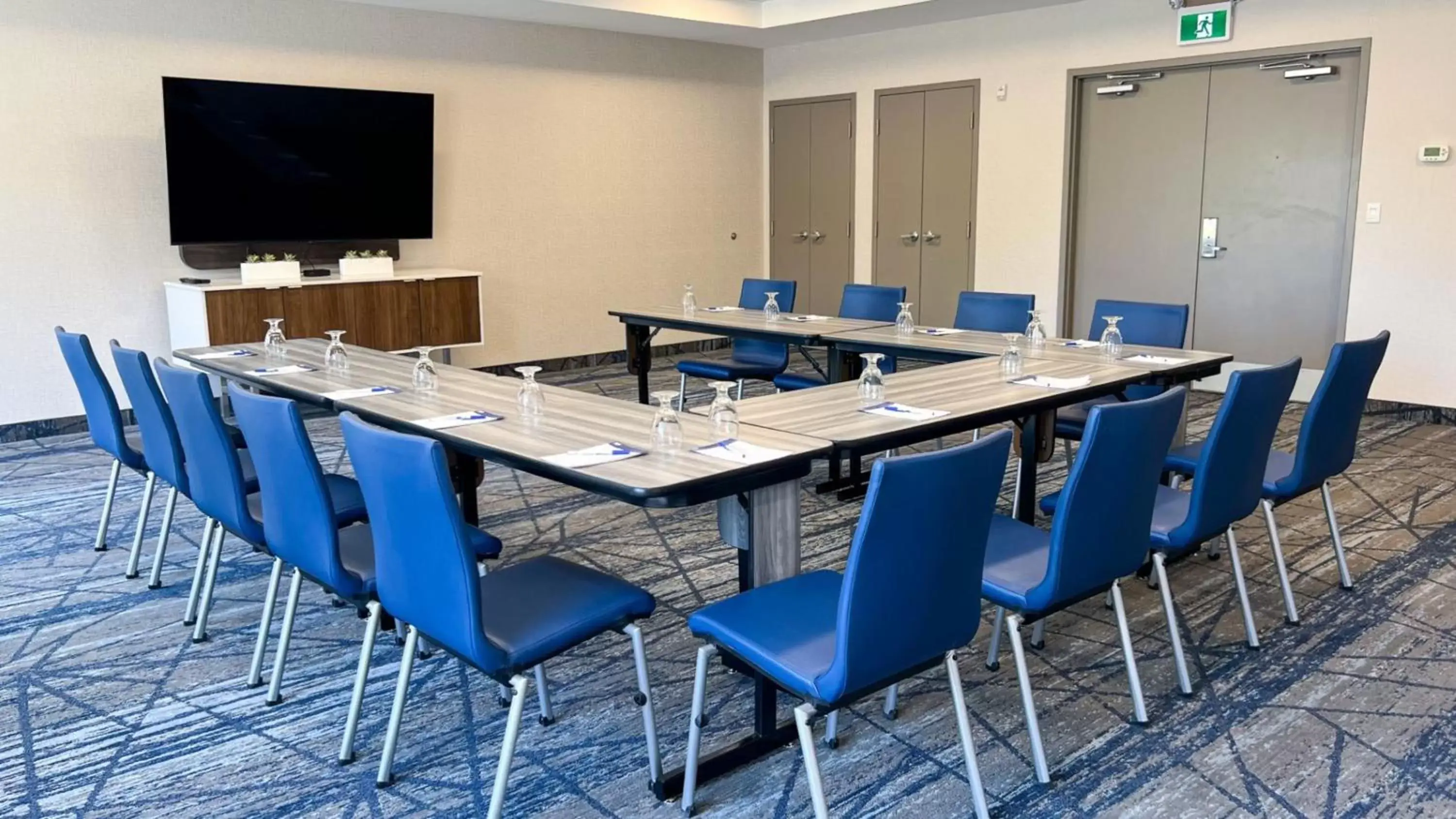 Meeting/conference room in Holiday Inn Express Kingston Central, an IHG Hotel