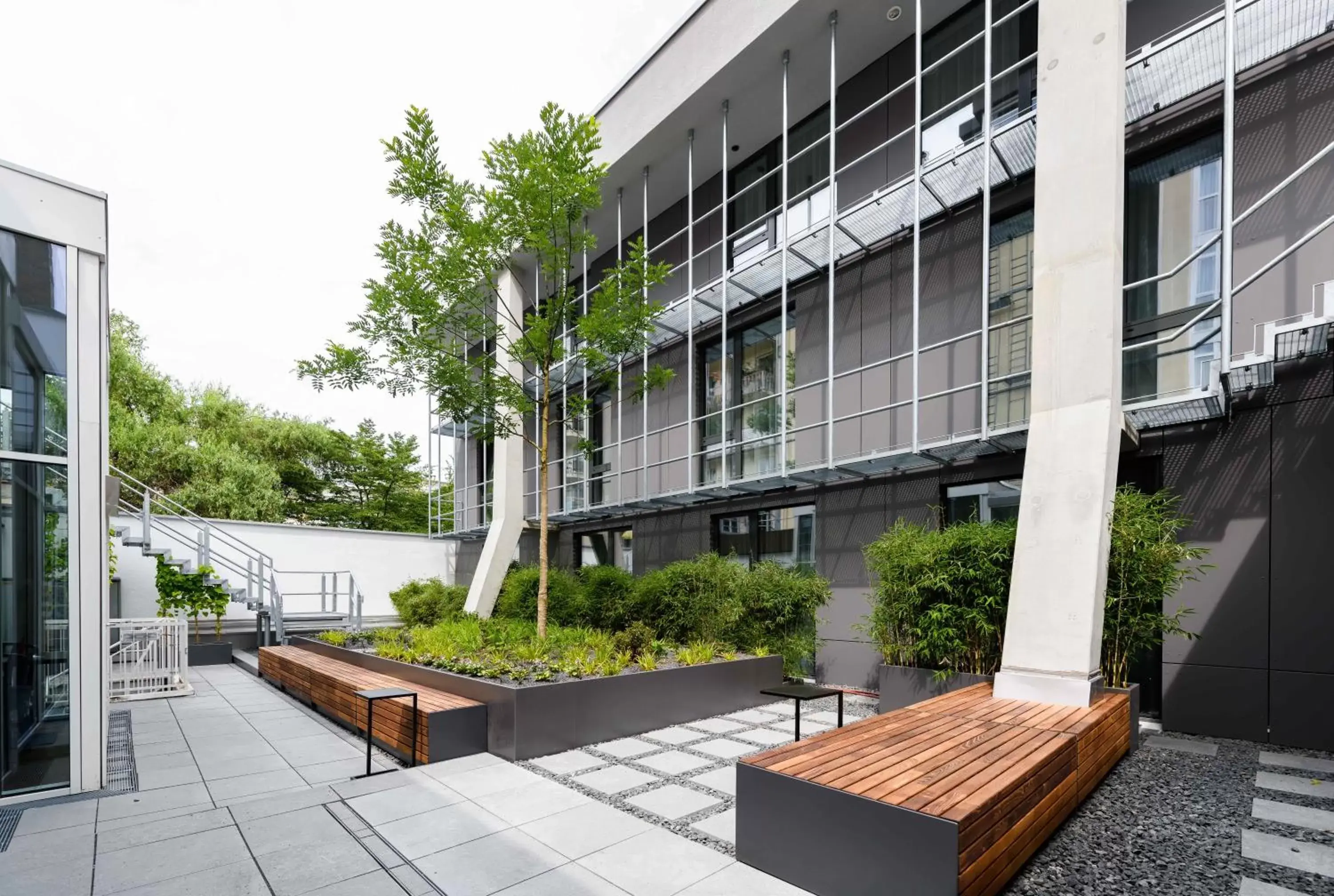 Patio, Property Building in Mercure Hotel München-Schwabing