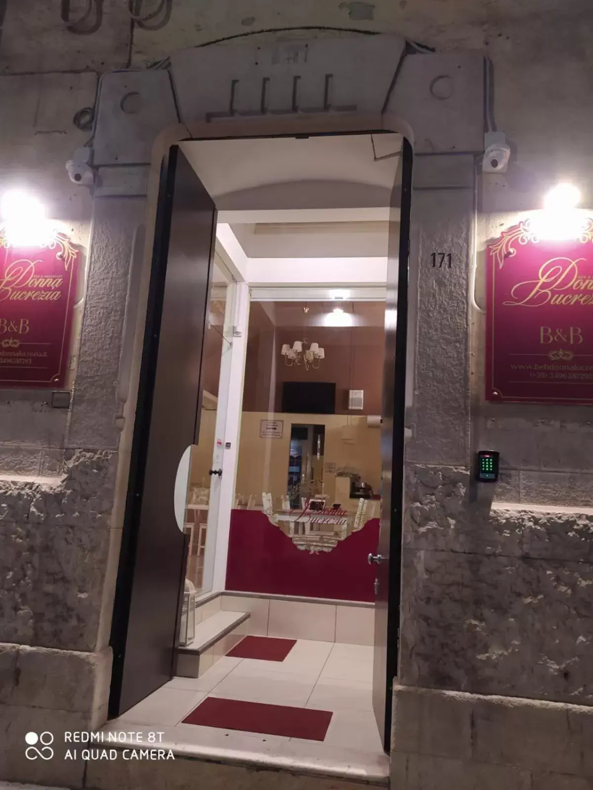 Property building in DONNA LUCREZIA b&b Boutique Hotel Style