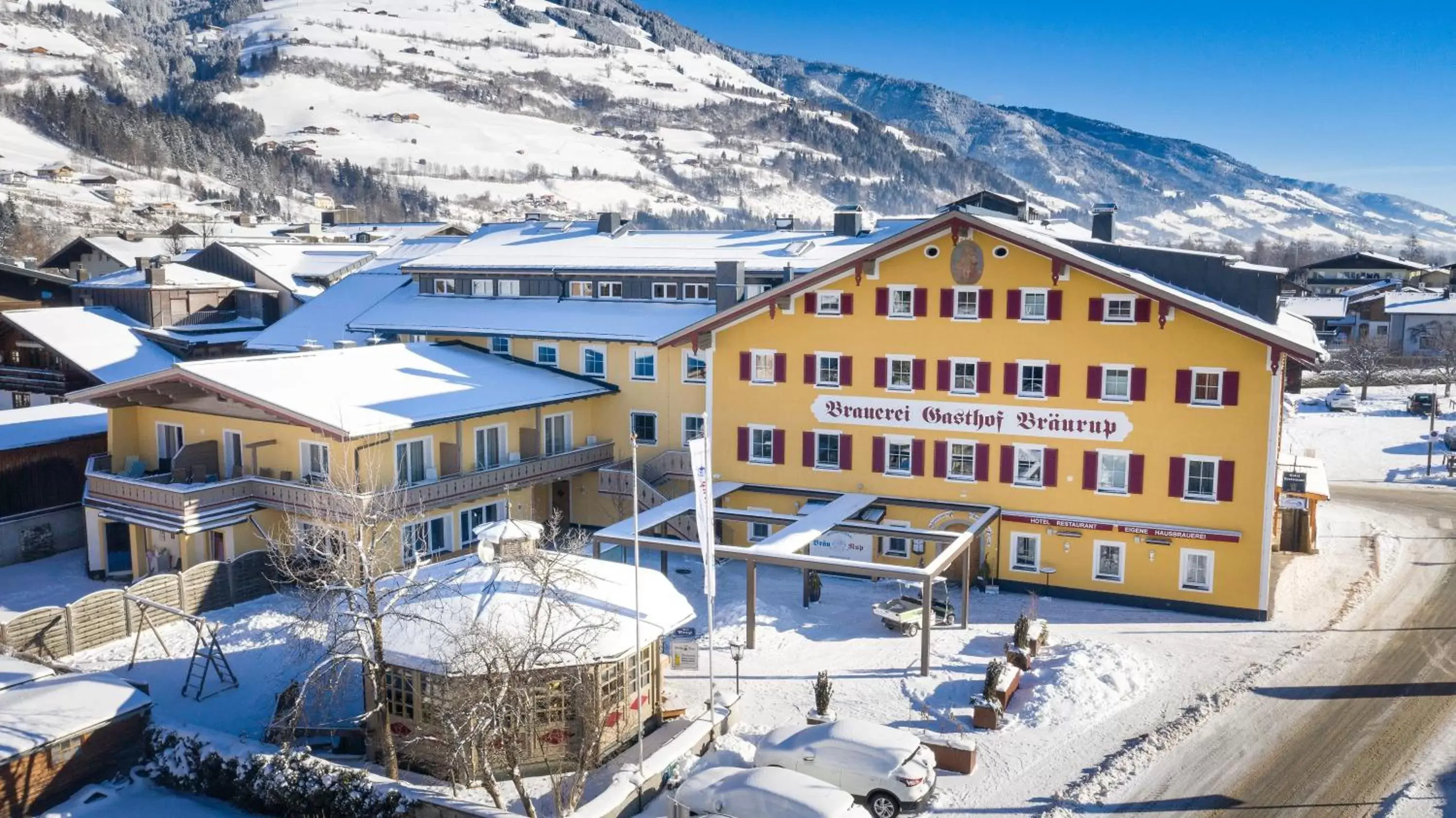 Property building, Winter in Hotel Bräurup