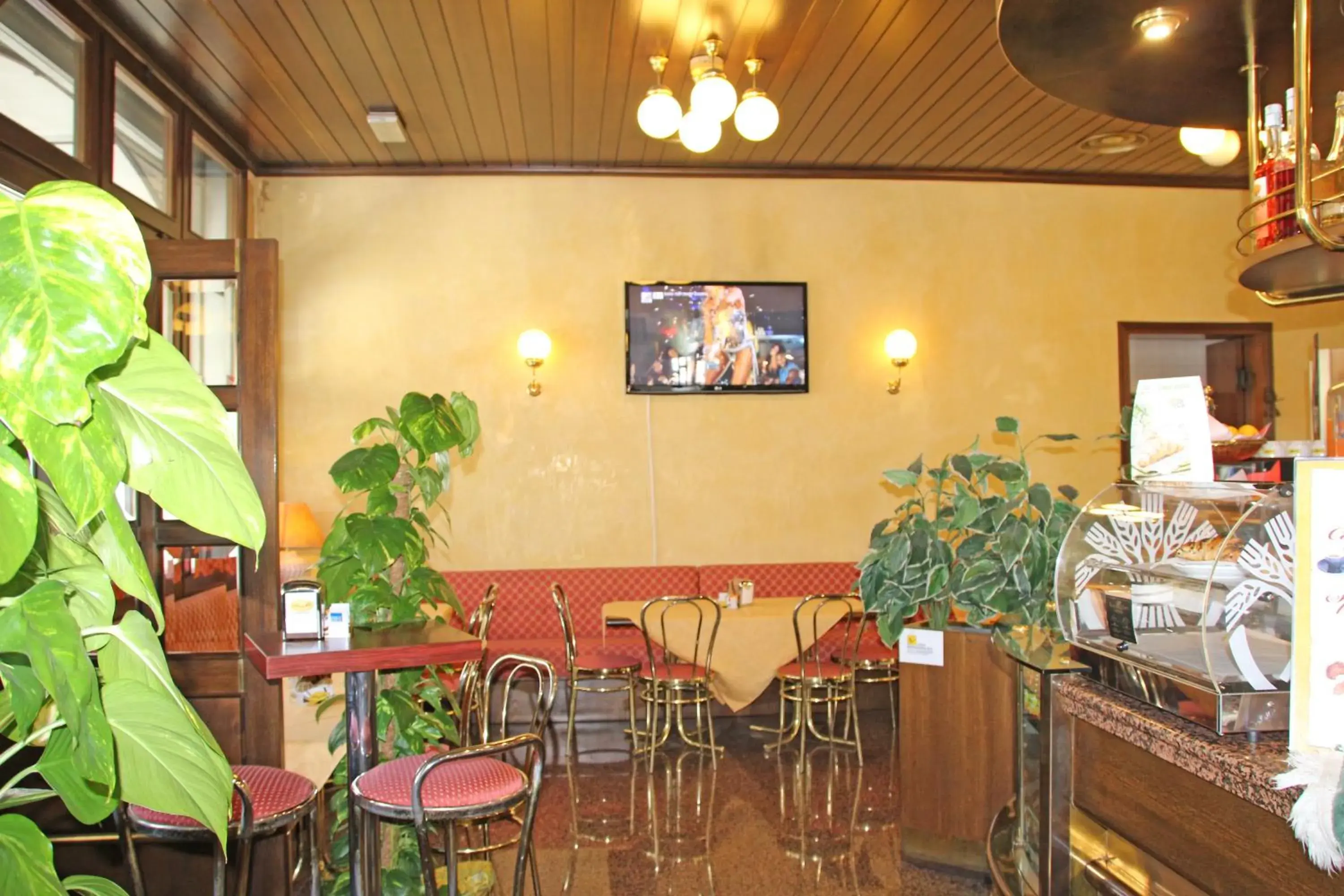 Lobby or reception, Restaurant/Places to Eat in Albergo Ristorante Leon d'Oro