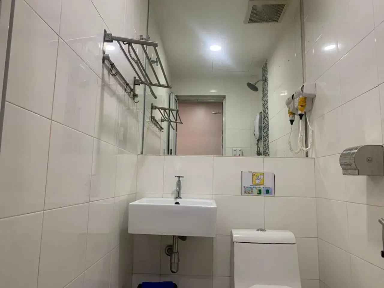 Public Bath, Bathroom in Smile Hotel Subang USJ