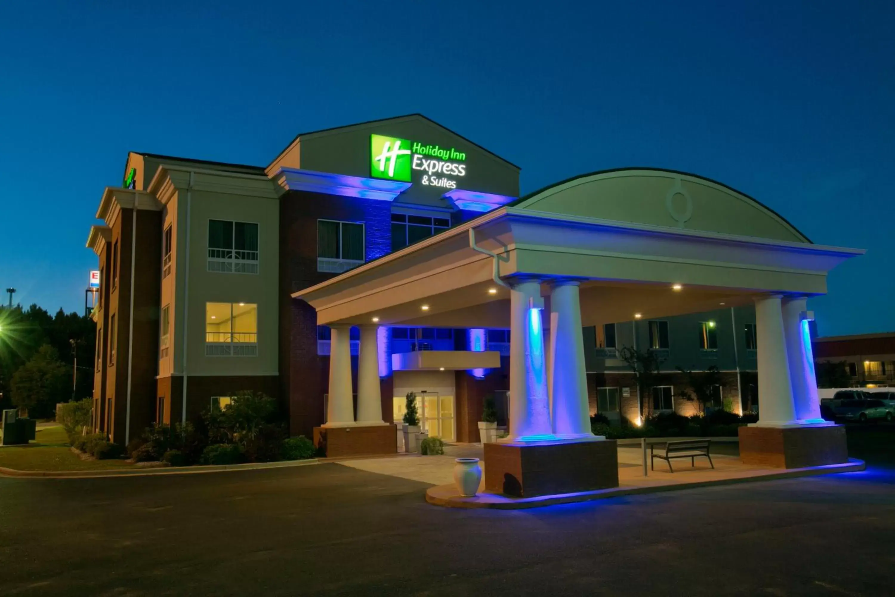 Property Building in Holiday Inn Express & Suites Brookhaven, an IHG Hotel
