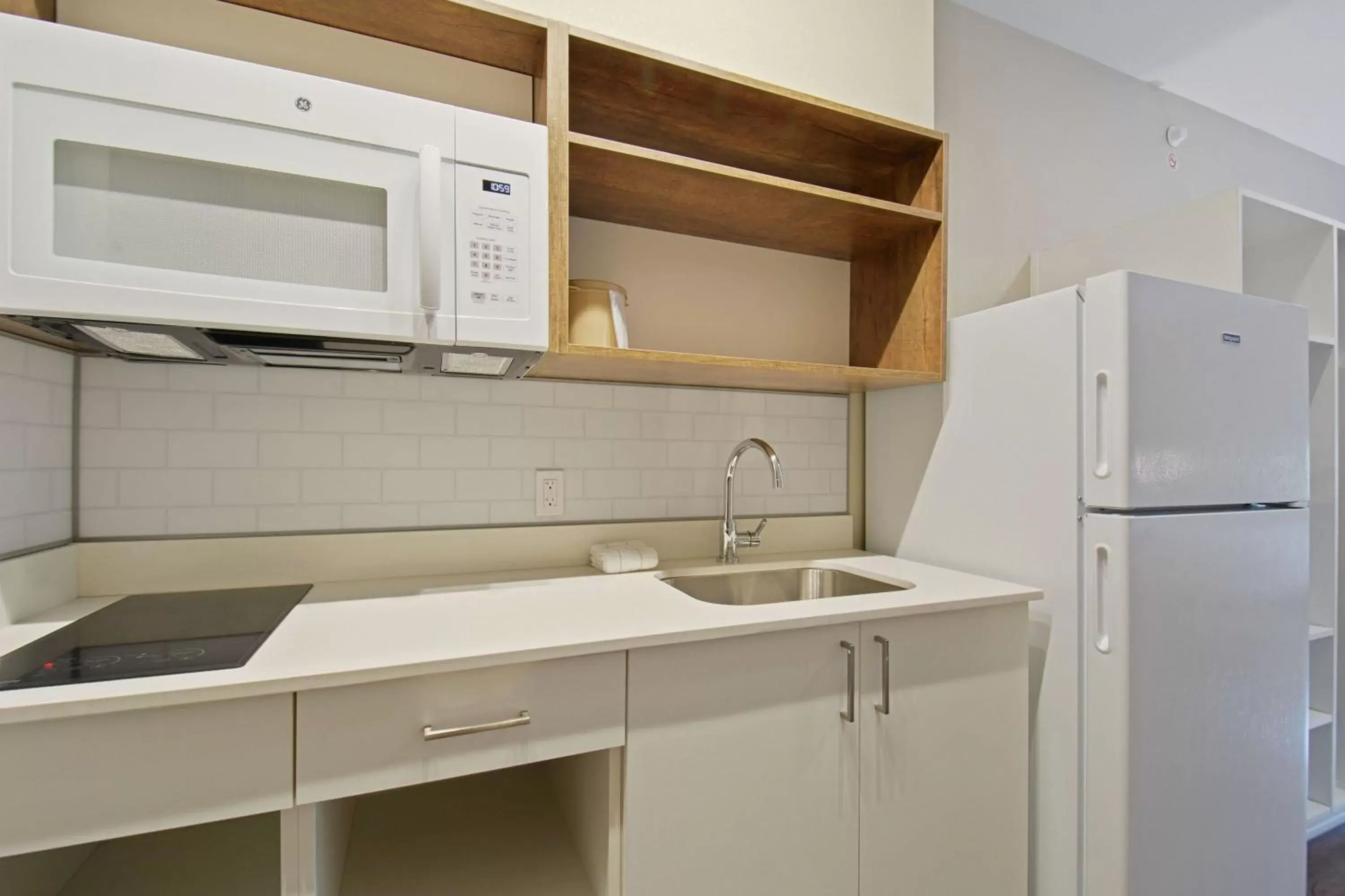 Kitchen or kitchenette, Kitchen/Kitchenette in Extended Stay America Premier Suites - Austin - Austin Airport