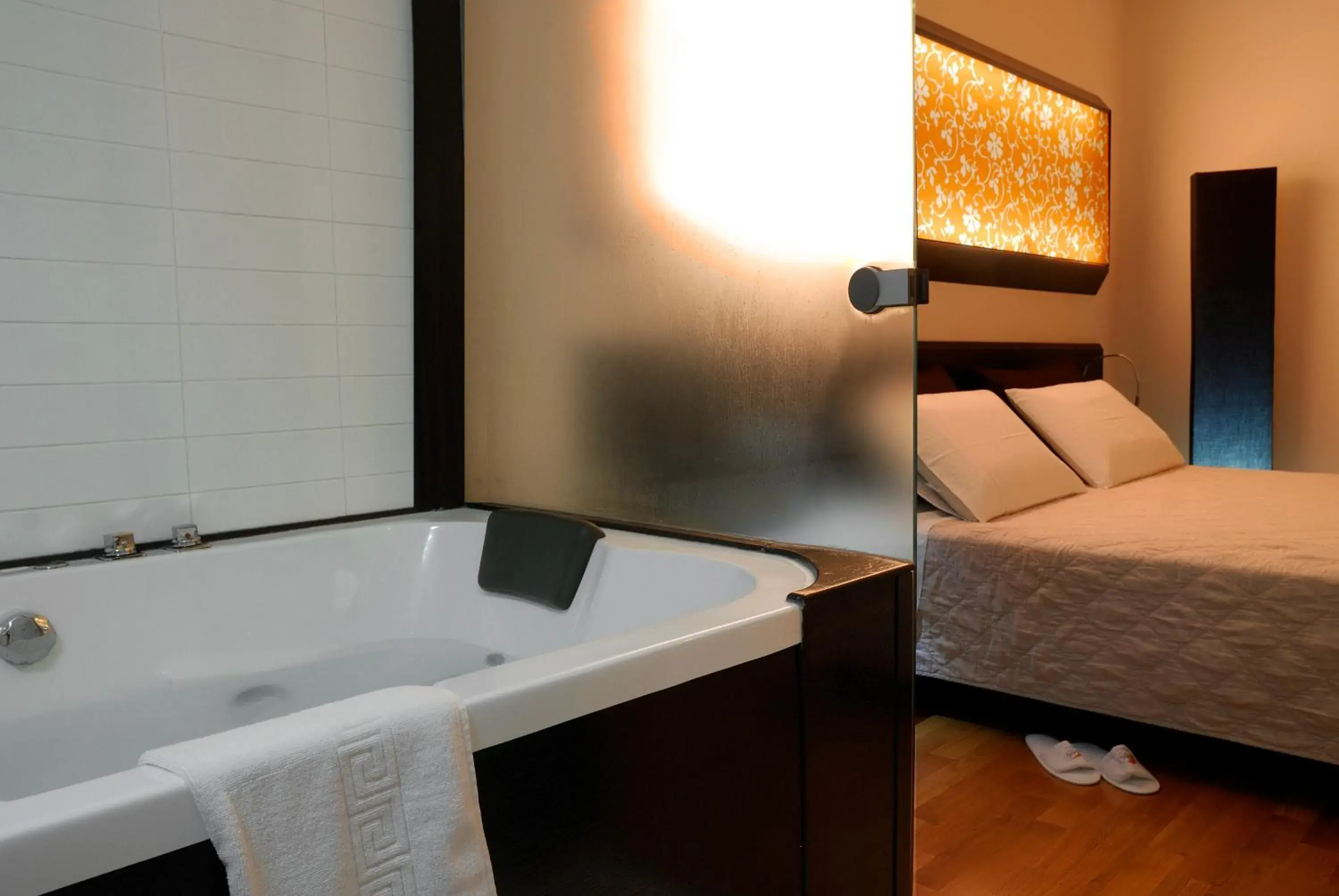 Bed, Bathroom in Sanlu Hotel