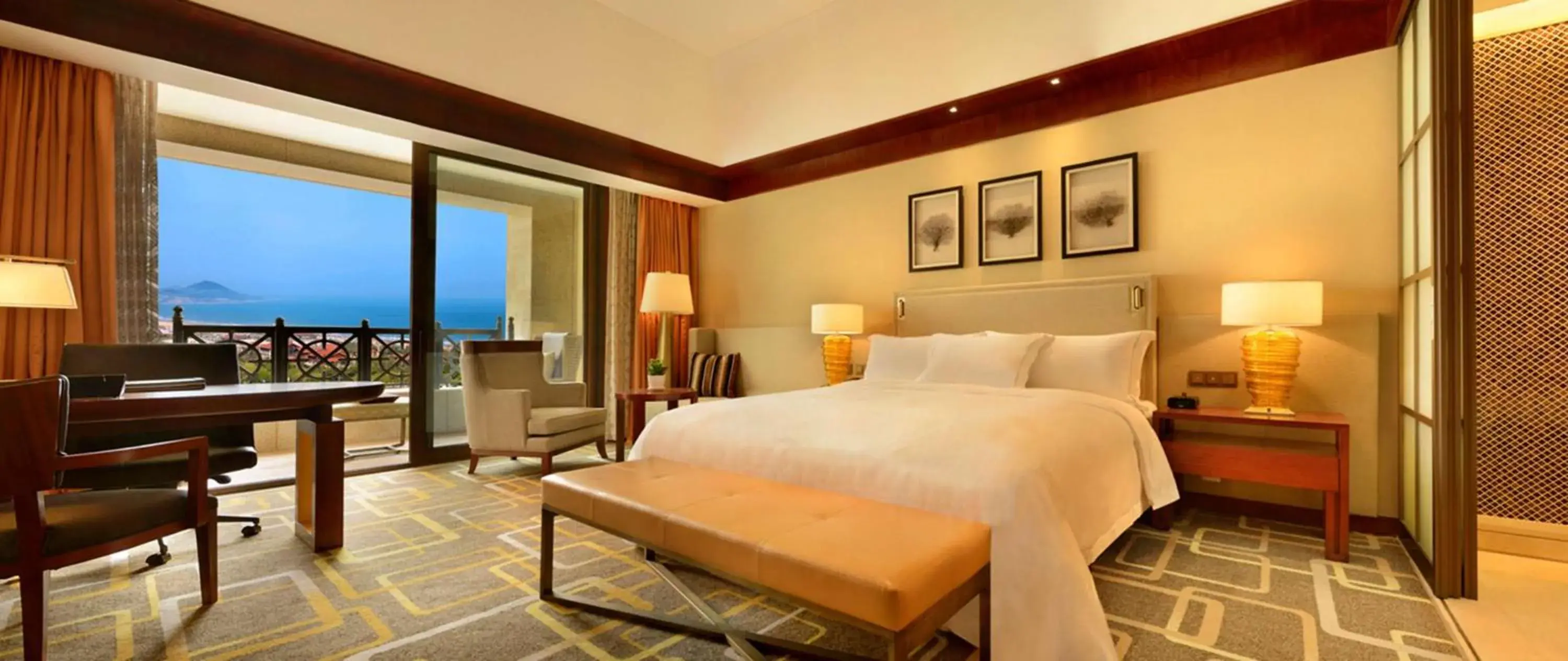 Bed in Hilton Qingdao Golden Beach - Beer Halls