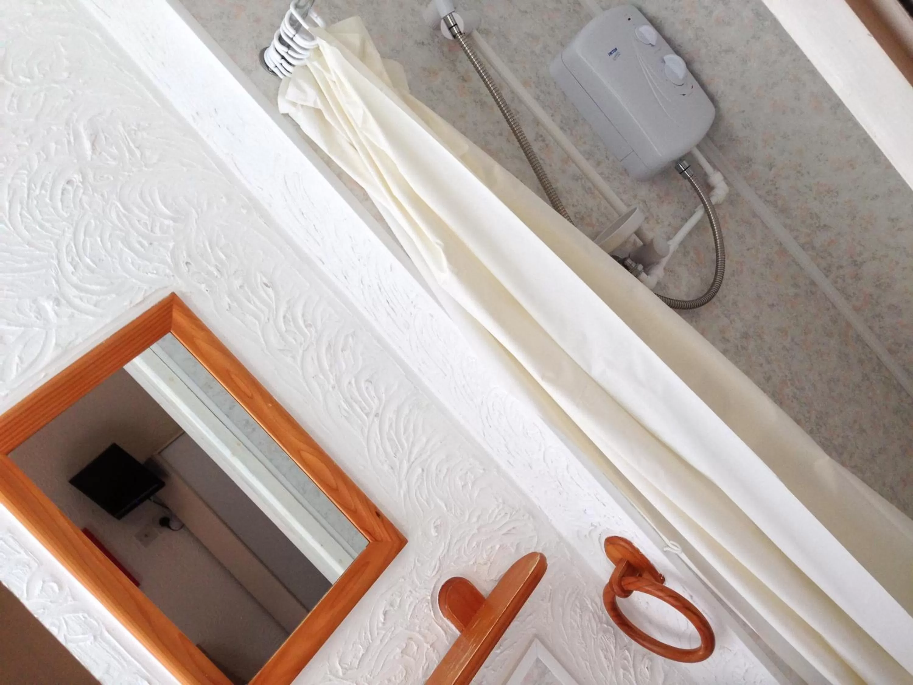 Shower in Wilsons Hotel - Blackpool Tower View