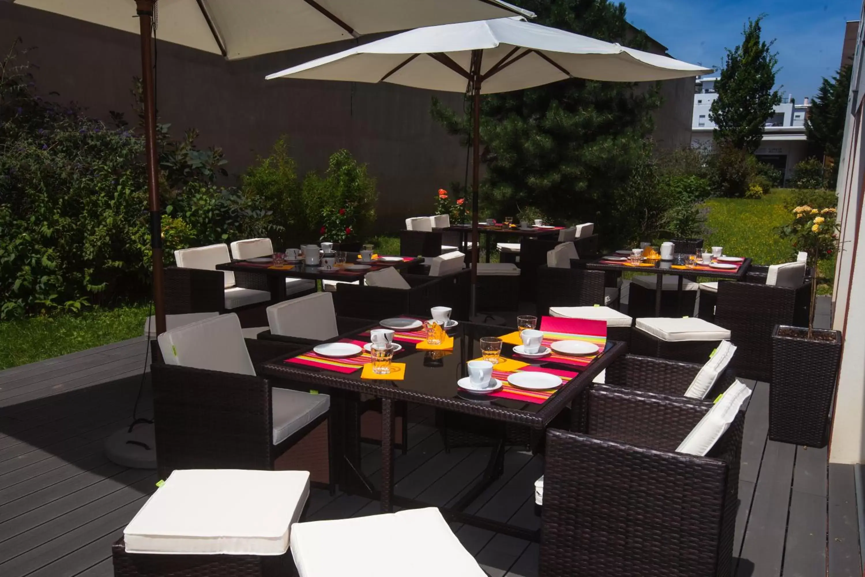 Patio, Restaurant/Places to Eat in Privilodges Lyon