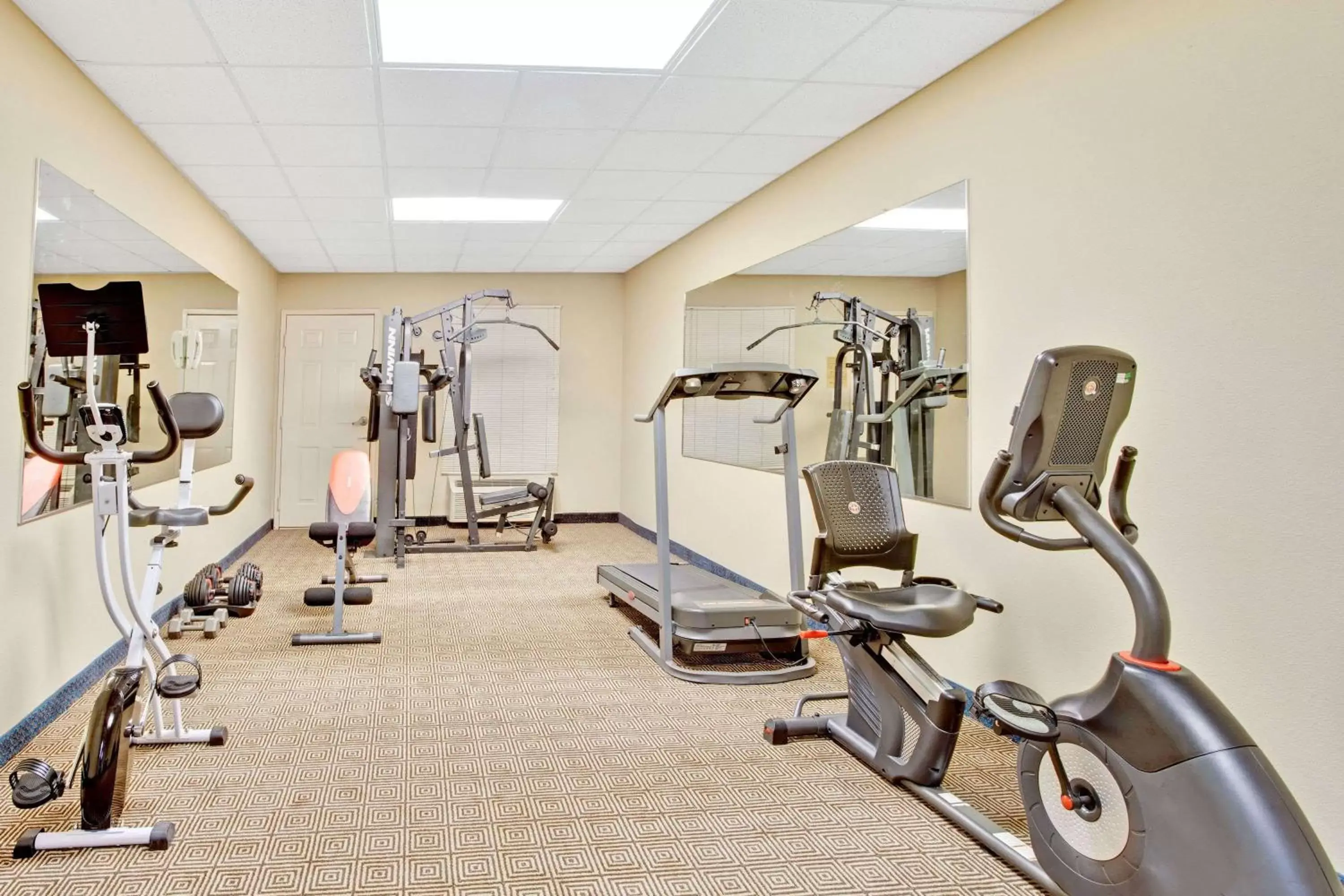 Fitness centre/facilities, Fitness Center/Facilities in Days Inn & Suites by Wyndham Stockbridge South Atlanta