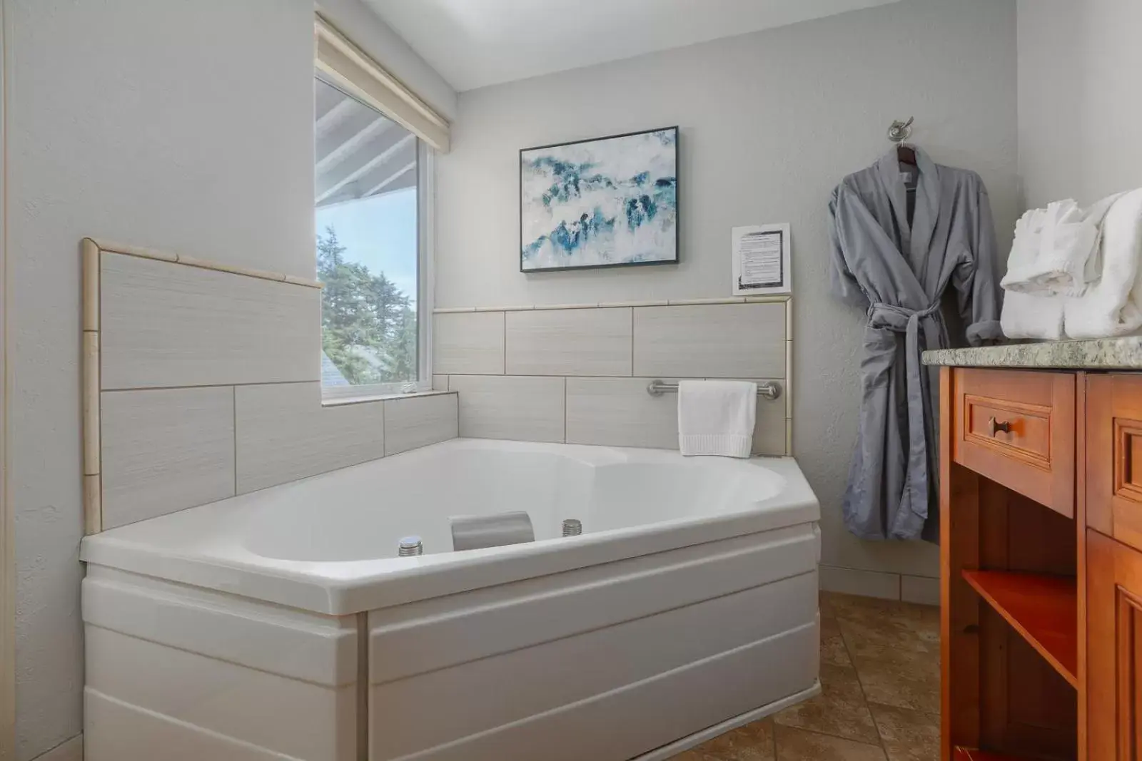 Hot Tub, Bathroom in Ocean House