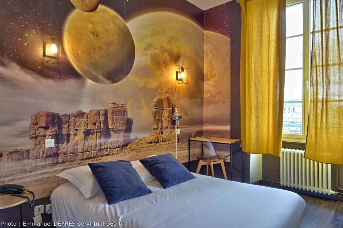 Bed in Hôtel de Bretagne - anciennement Queen Serenity Hotel