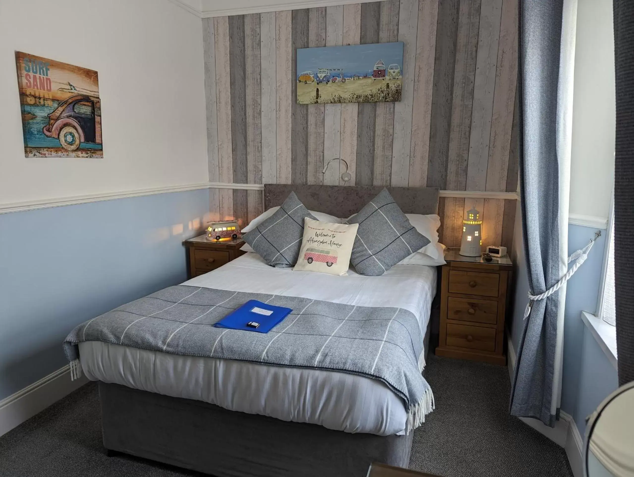 Bedroom, Bed in Abingdon House