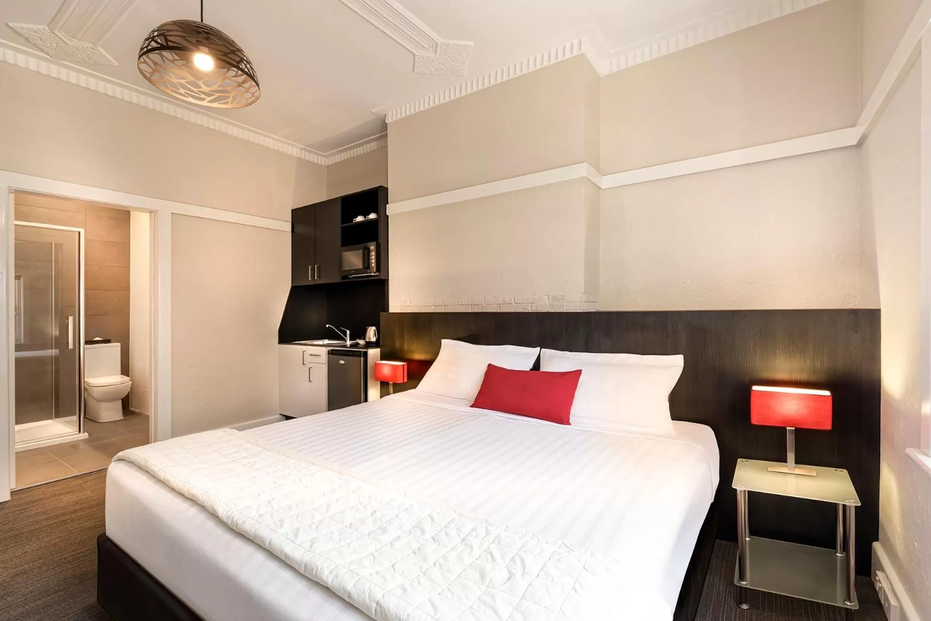 Bed in Como Court Budget Accommodation