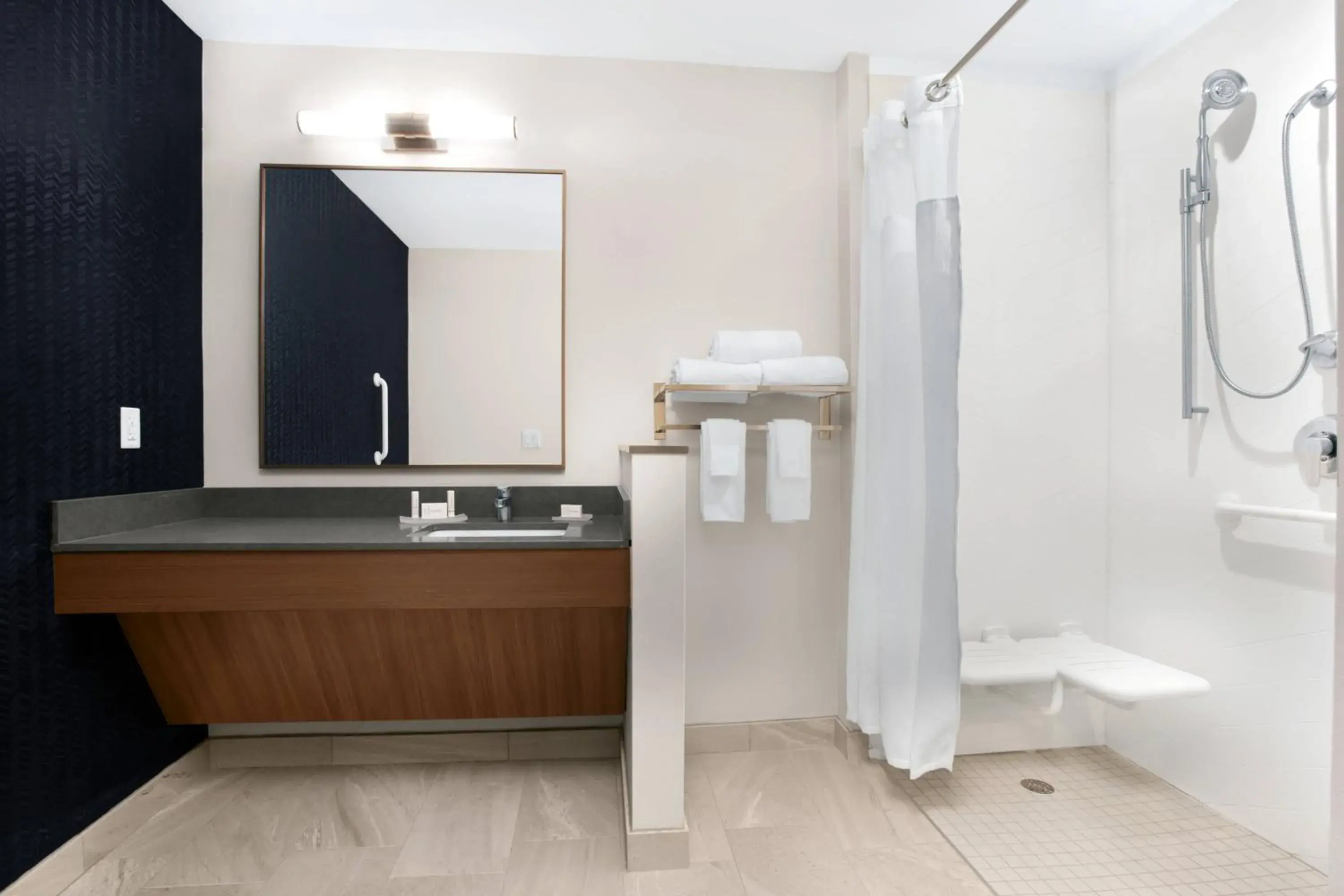 Bathroom in Fairfield Inn & Suites by Marriott Daytona Beach Speedway/Airport