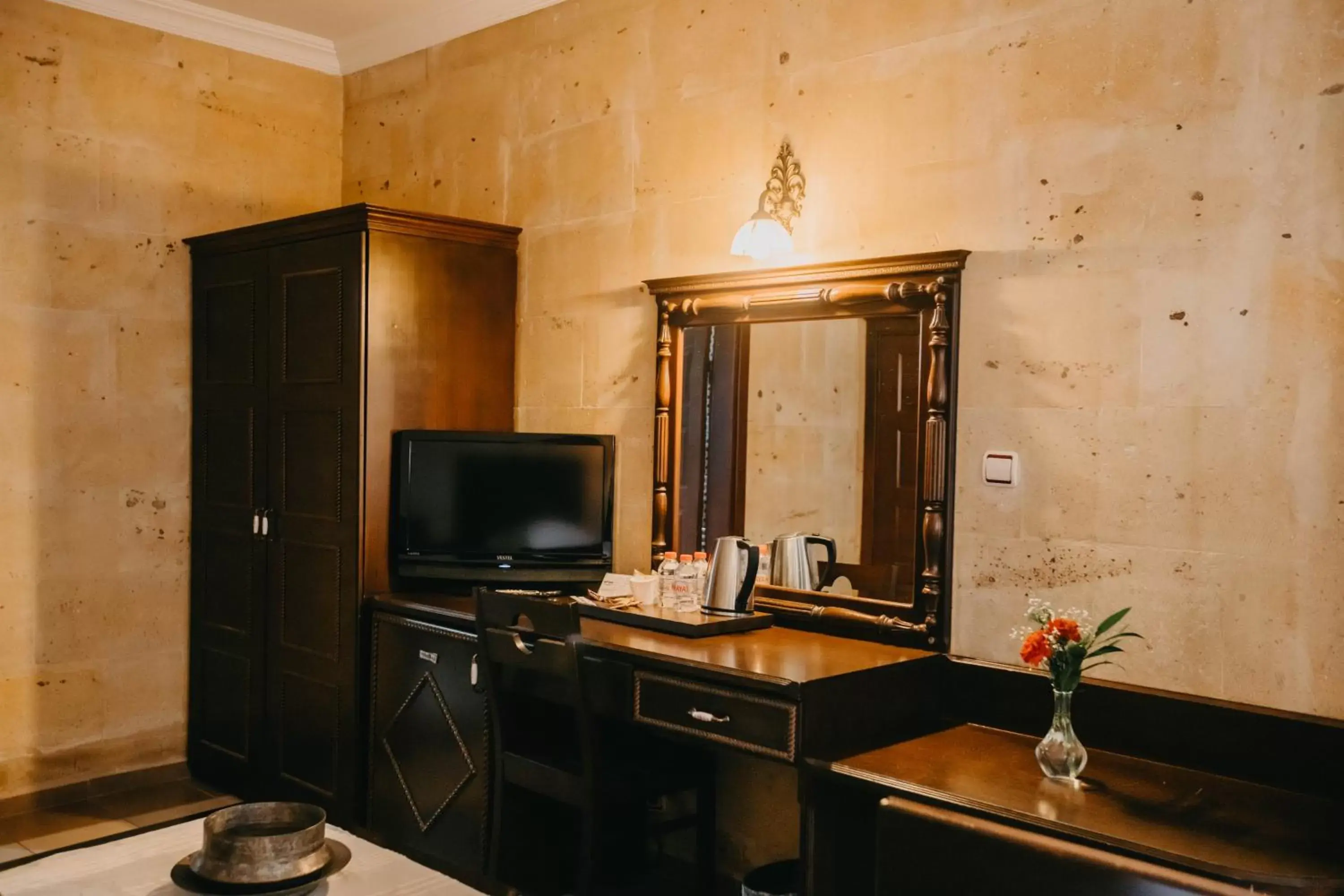 Massage, TV/Entertainment Center in Royal Stone Houses - Goreme