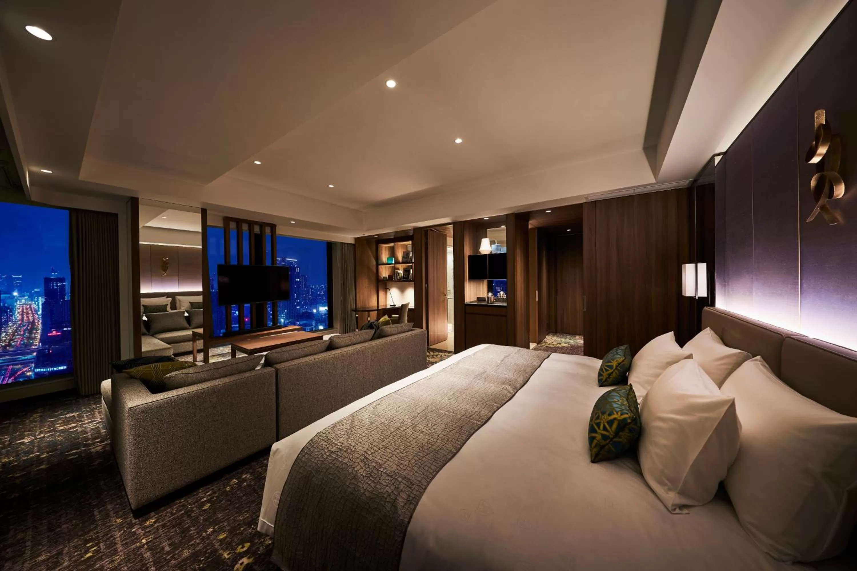 Living room, Bed in The Royal Park Hotel Iconic Osaka Midosuji